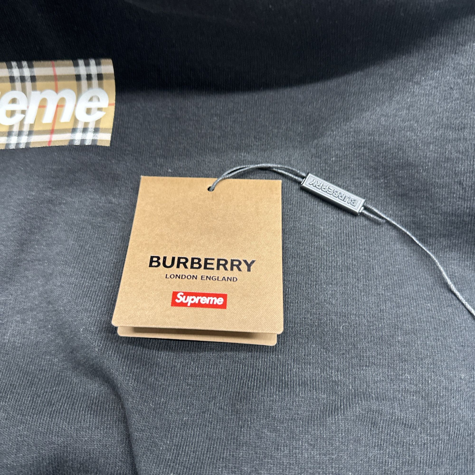 Supreme Supreme x Burberry Box Logo Hoodie Size XL Size US XL / EU 56 / 4 - 4 Thumbnail