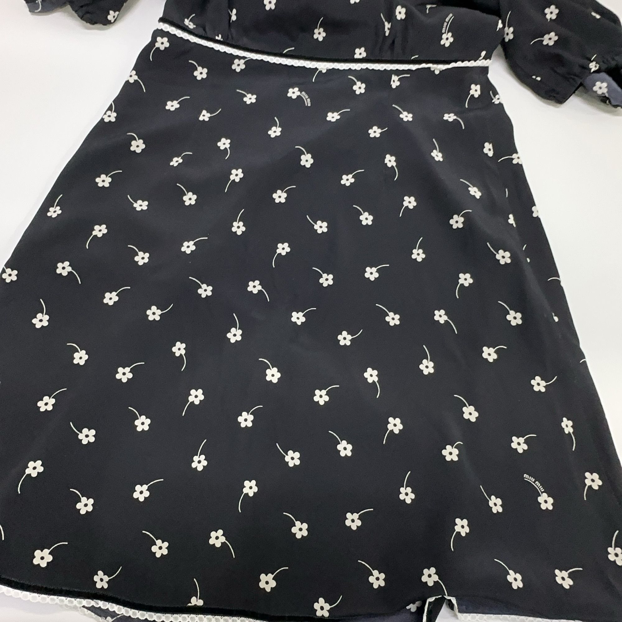Miu Miu Miu Miu Floral Silk V-Neck Dress Size 40 Size S / US 4 / IT 40 - 14 Thumbnail