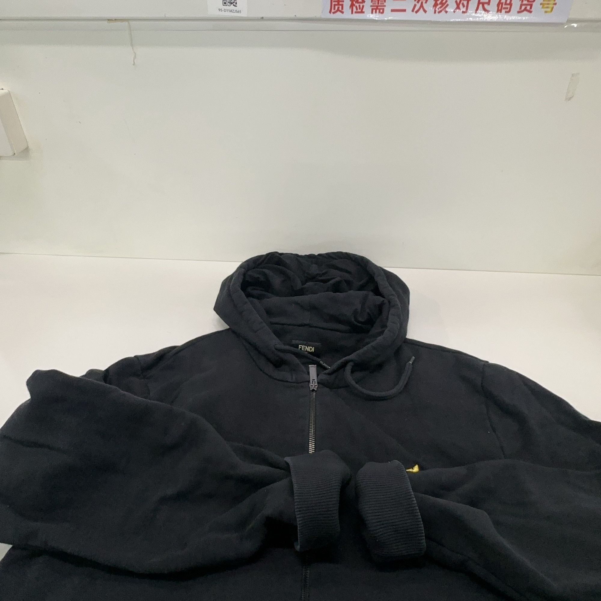 Fendi Fendi Logo Zip Up Hoodie Size L Size US L / EU 52-54 / 3 - 18 Thumbnail