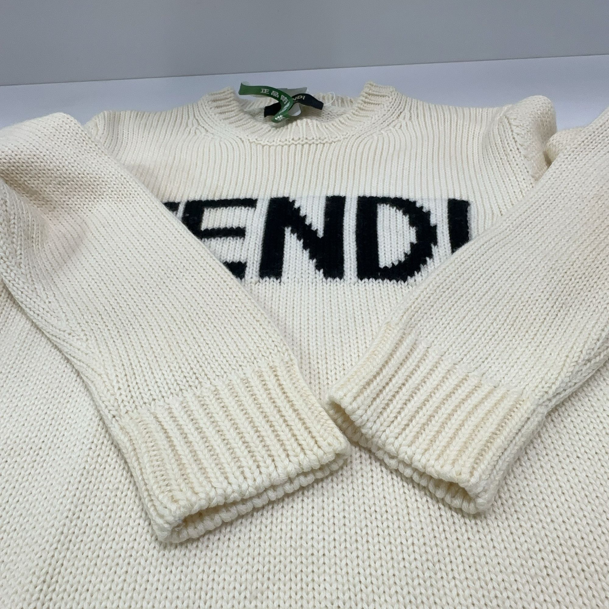 Fendi Fendi Logo Knit Sweater Size M Size US M / EU 48-50 / 2 - 10 Thumbnail