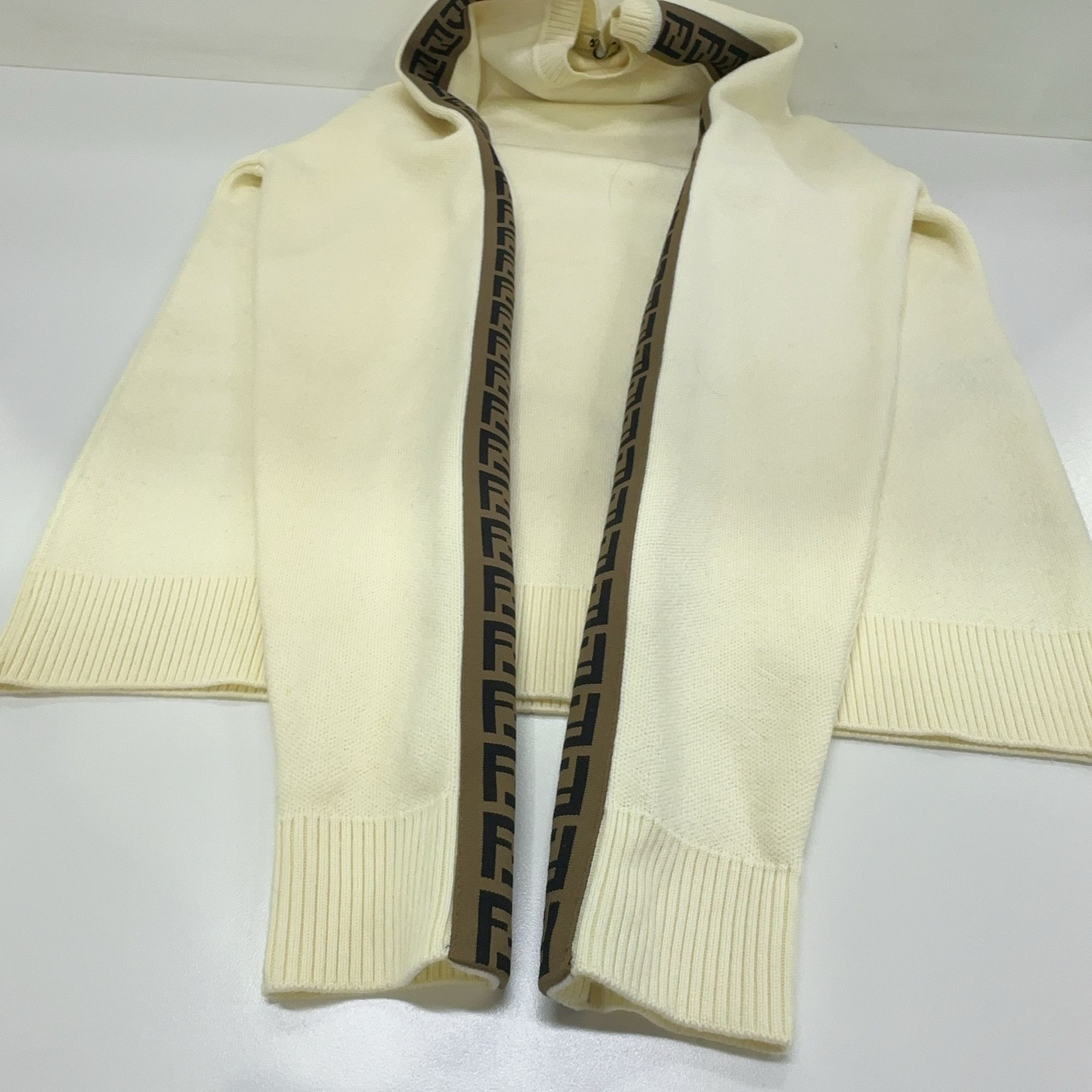 Fendi Fendi Logo Trim Knit Sweater White Size S Size US S / EU 44-46 / 1 - 10 Thumbnail