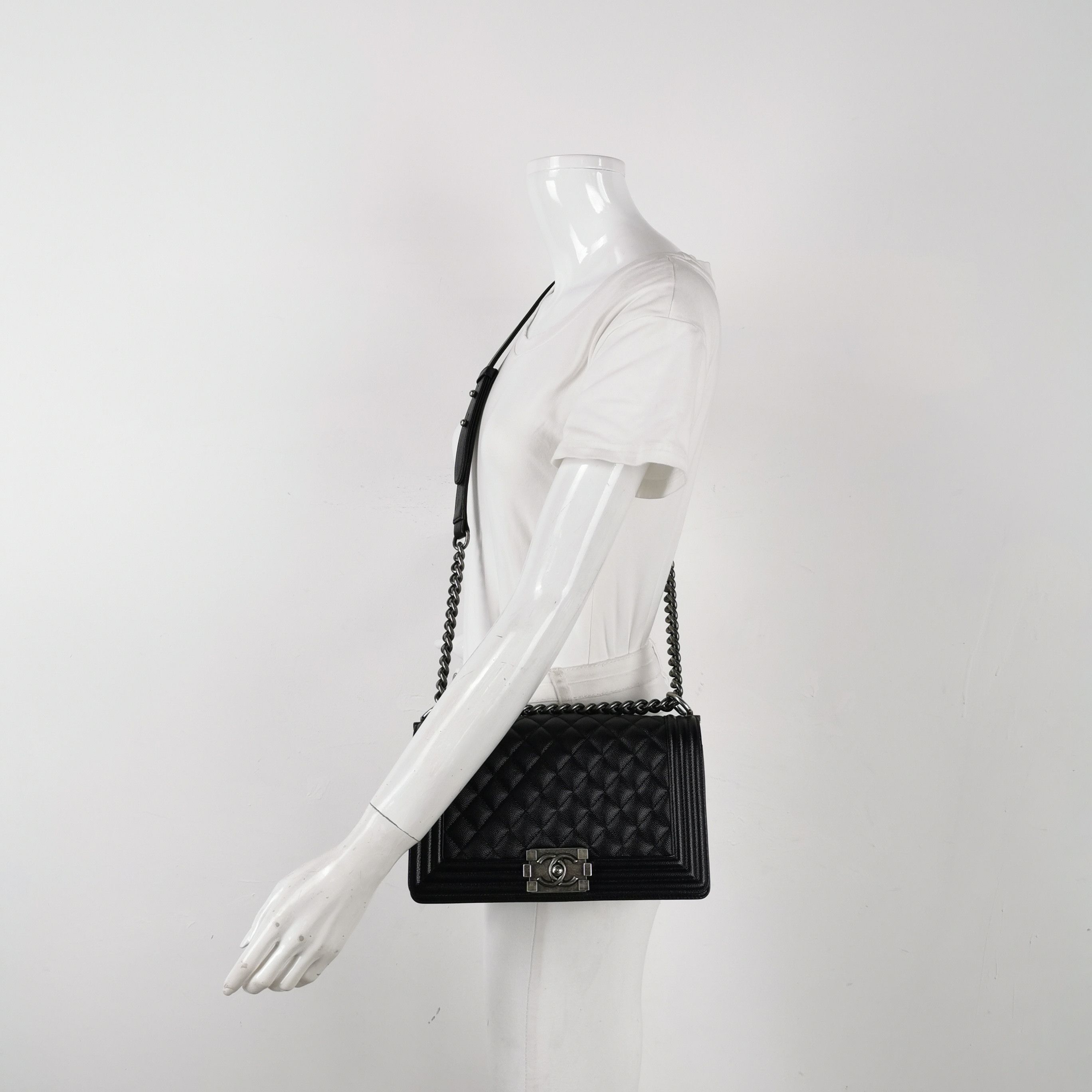 Chanel Chanel Women os Crossbody Bags Size ONE SIZE - 2 Thumbnail