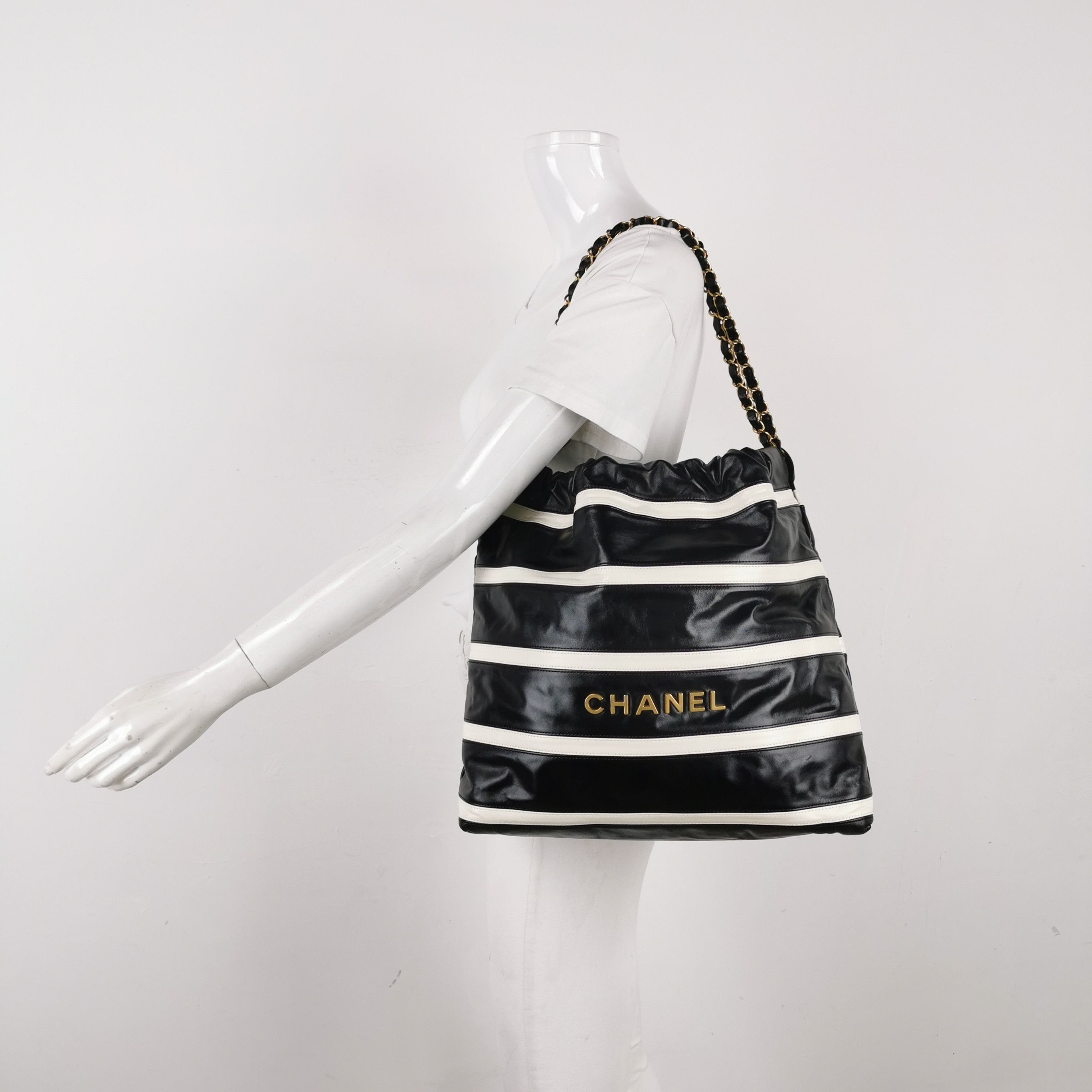 Chanel Chanel Women os Shoulder Bags Size ONE SIZE - 2 Thumbnail