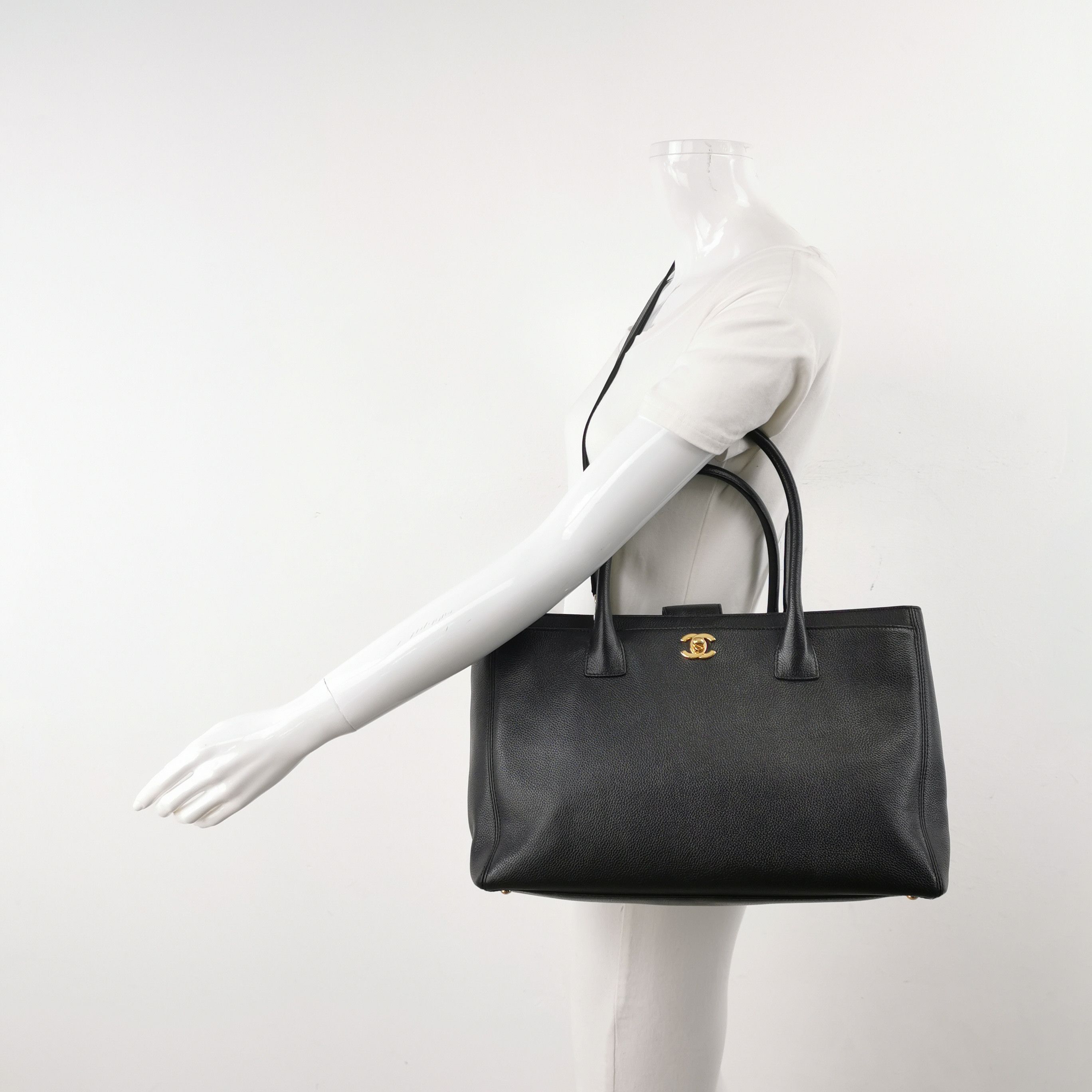 Chanel Chanel Women os Shoulder Bags Size ONE SIZE - 2 Thumbnail