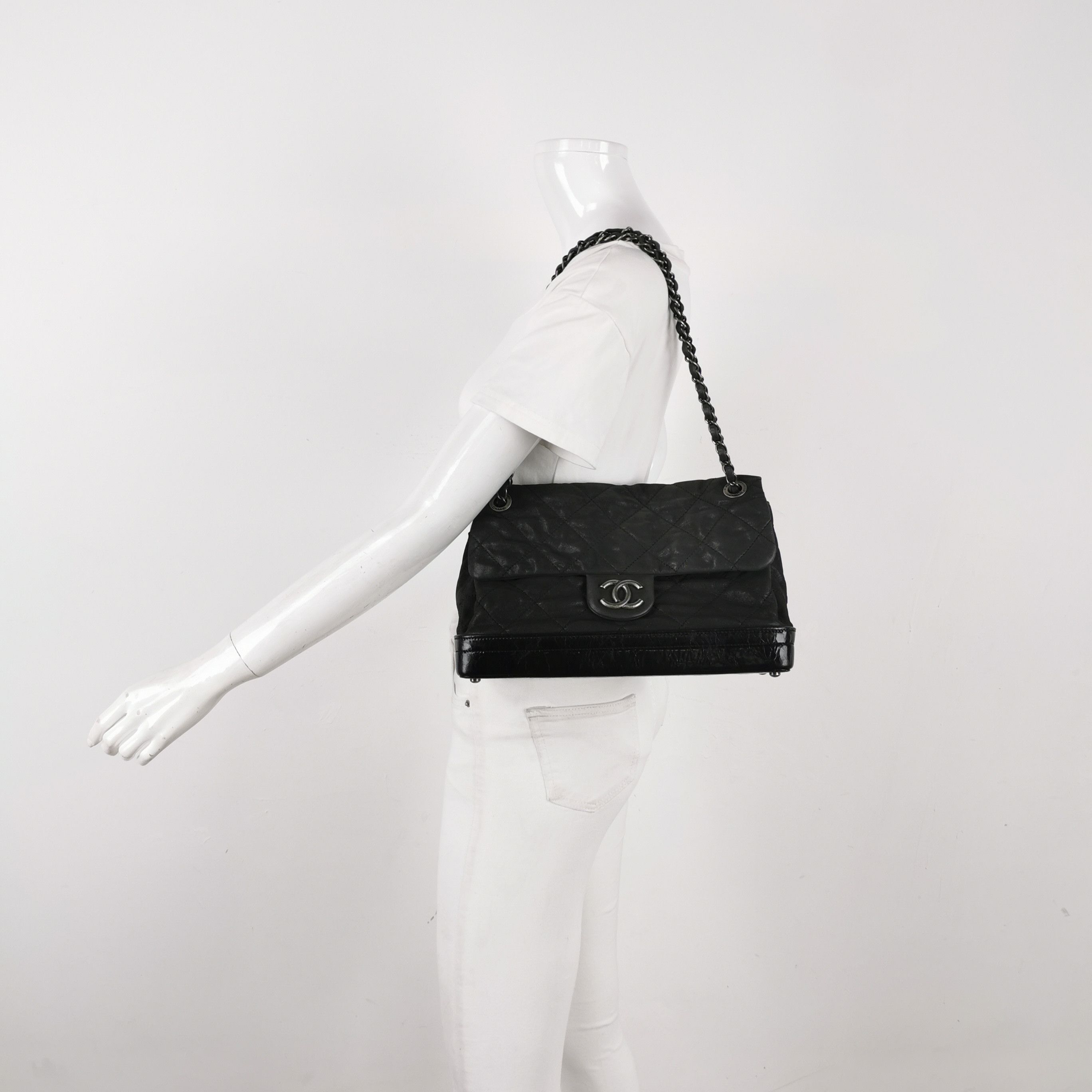 Chanel Chanel Women os Shoulder Bags Size ONE SIZE - 2 Thumbnail