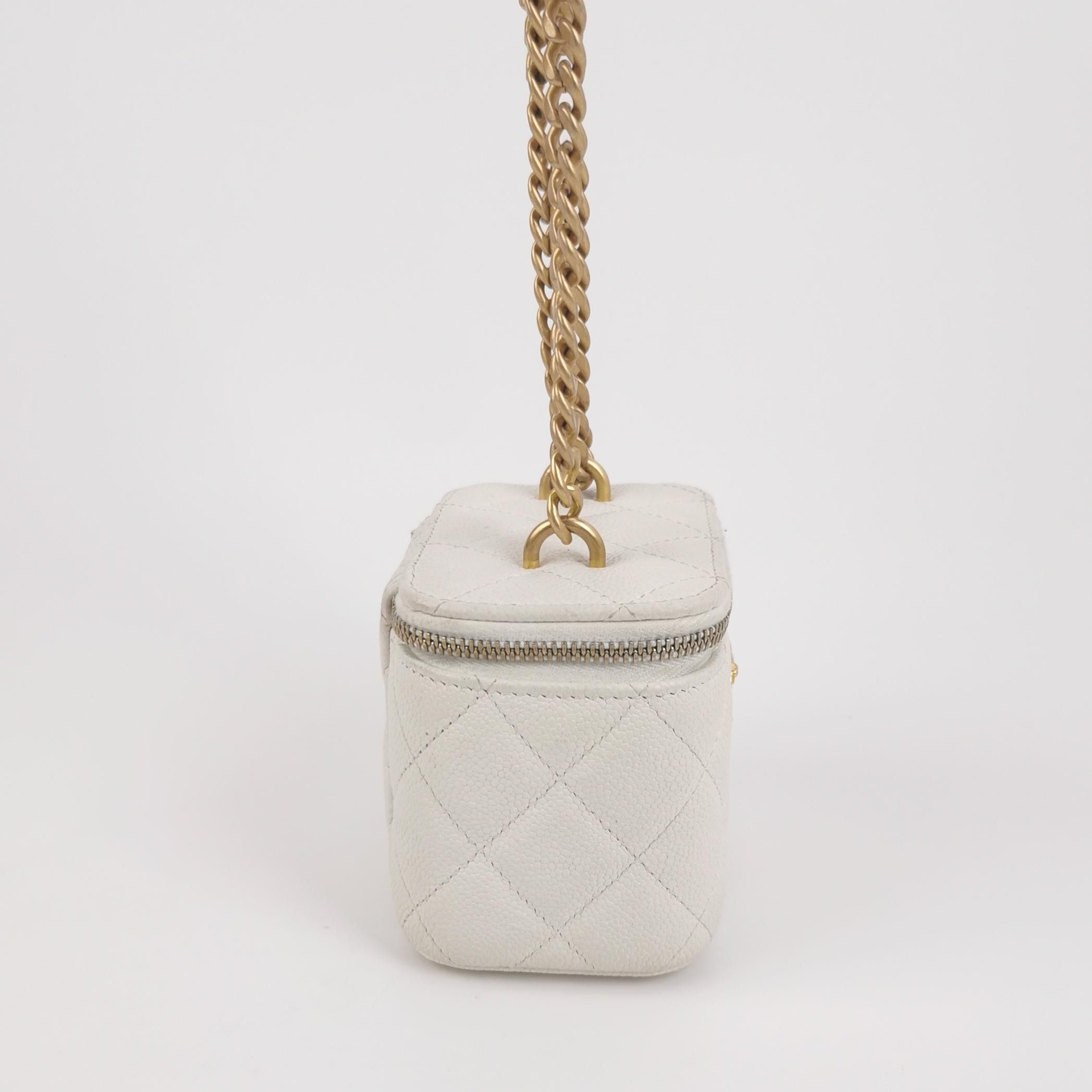 Chanel Chanel Women os Shoulder Bags Size ONE SIZE - 4 Thumbnail