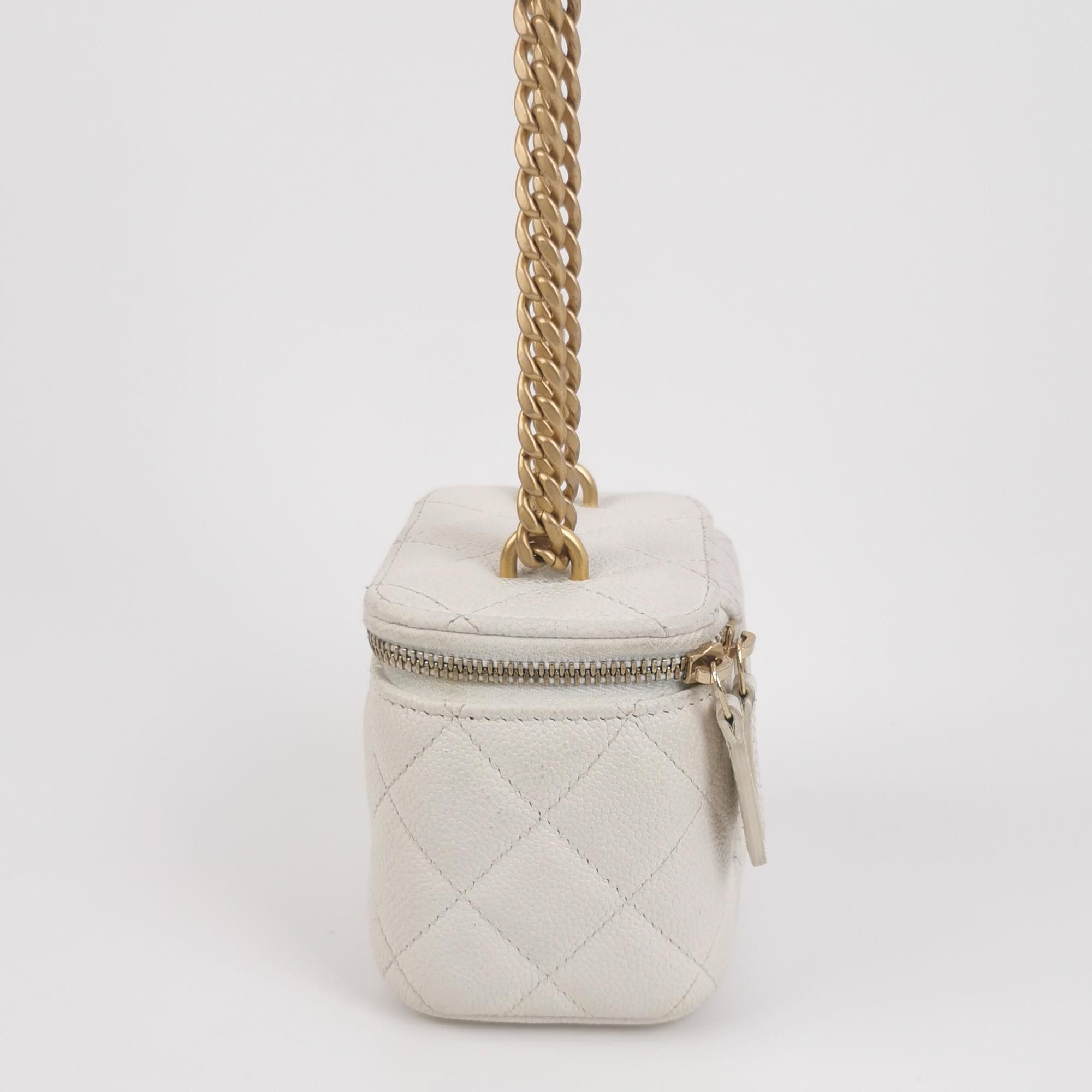 Chanel Chanel Women os Shoulder Bags Size ONE SIZE - 3 Thumbnail