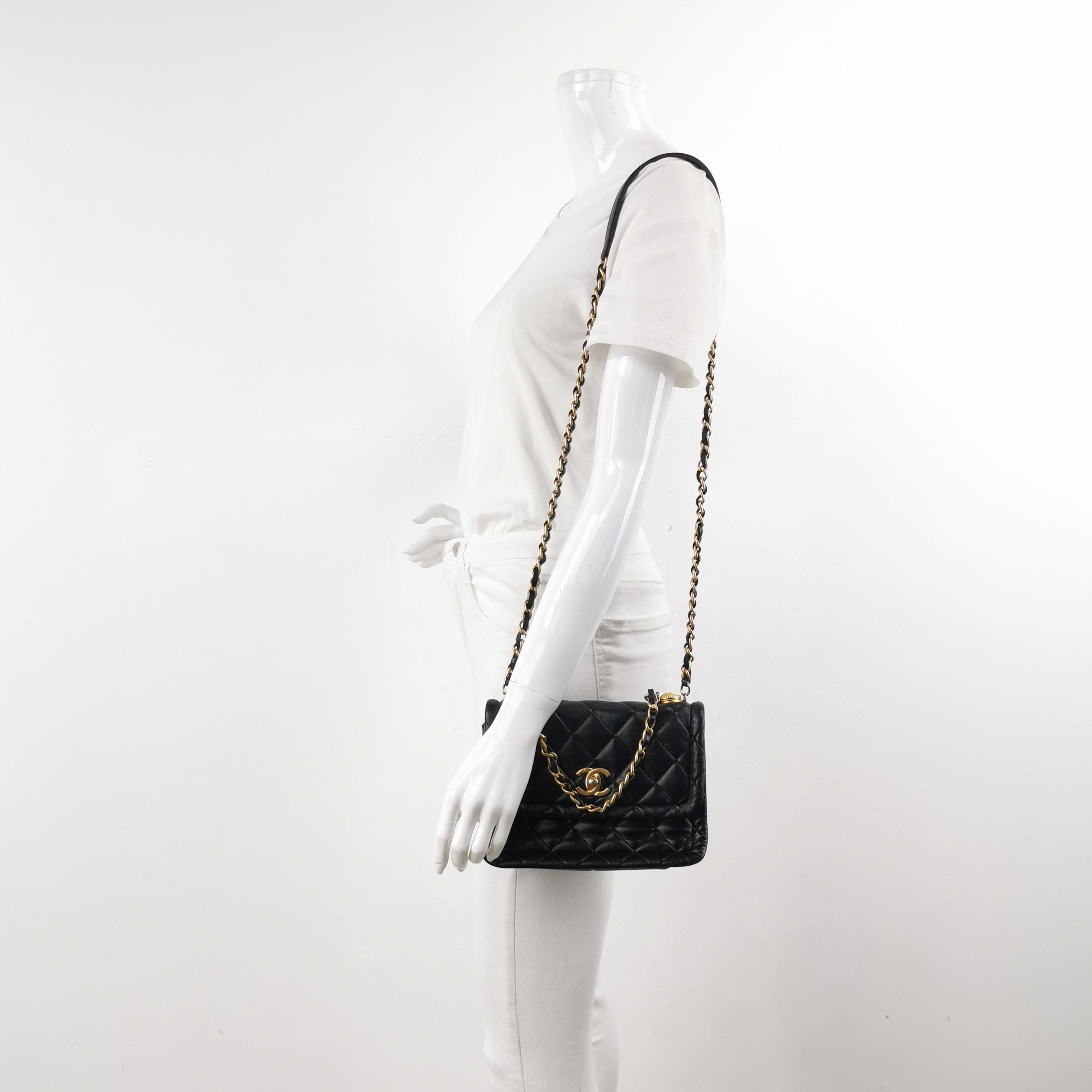 Chanel Chanel Women os Shoulder Bags Size ONE SIZE - 2 Thumbnail