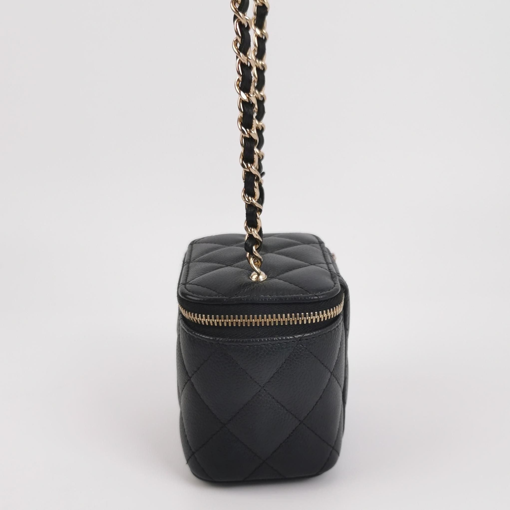 Chanel Chanel Women os Shoulder Bags Size ONE SIZE - 3 Thumbnail