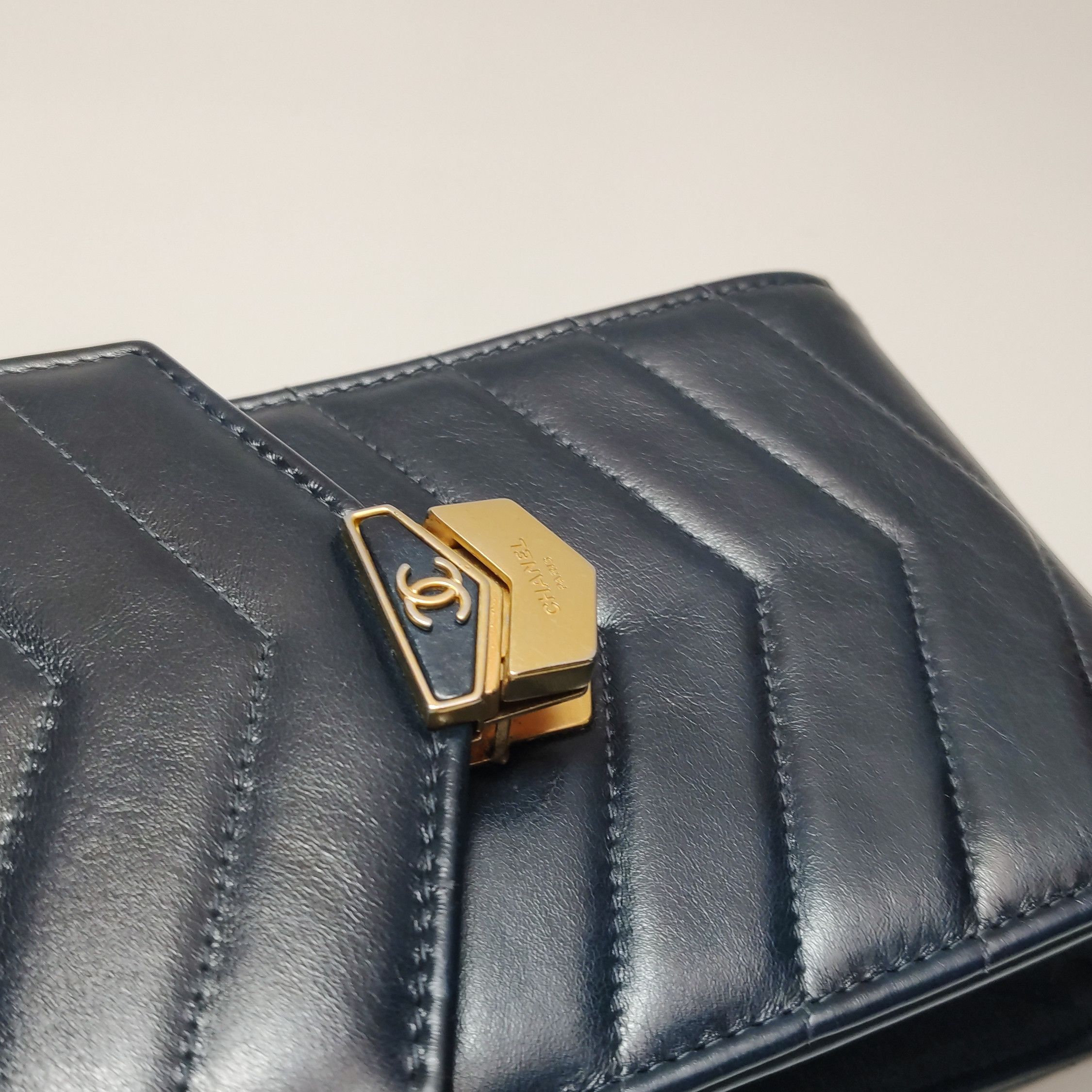 Chanel Chanel Women os Crossbody Bags Size ONE SIZE - 13 Thumbnail