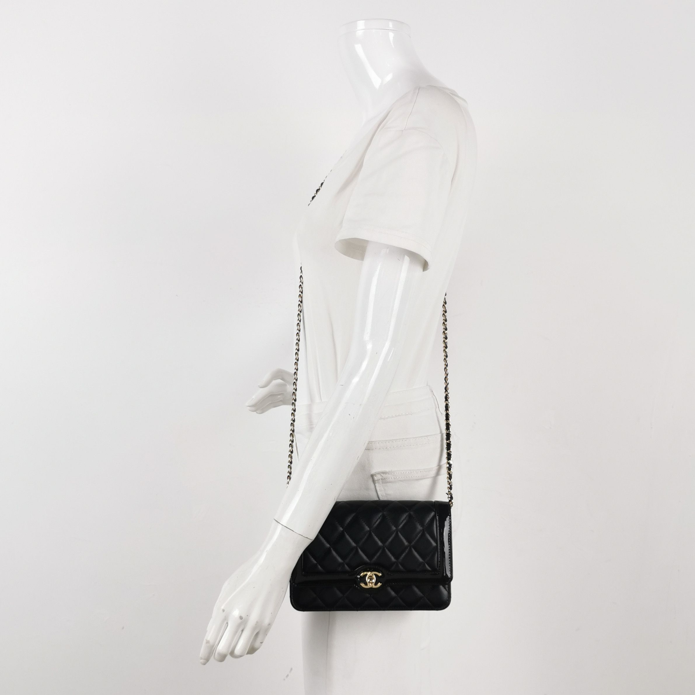Chanel Chanel Women os Shoulder Bags Size ONE SIZE - 2 Thumbnail