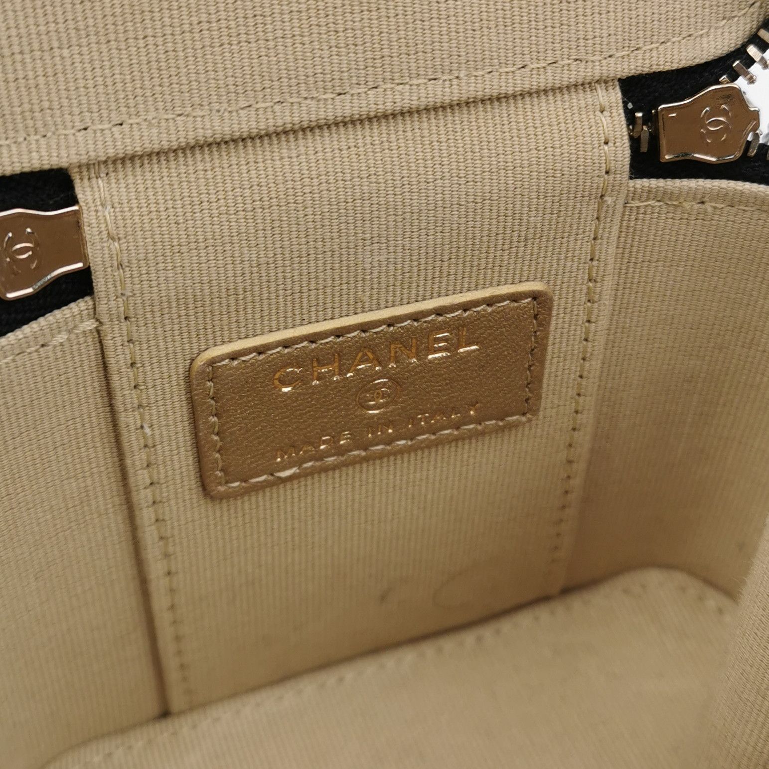 Chanel Chanel Women os Crossbody Bags Size ONE SIZE - 8 Thumbnail