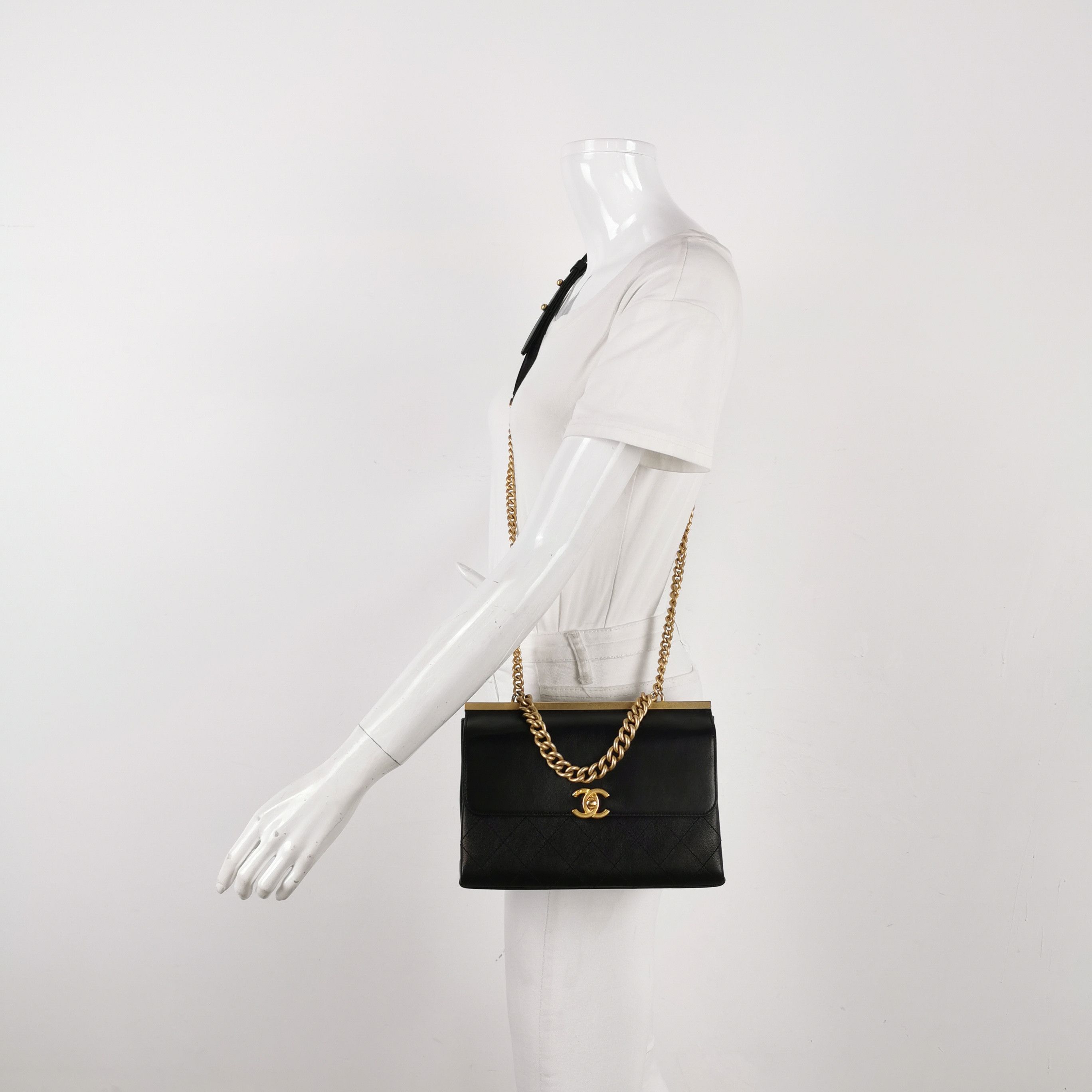 Chanel Chanel Women os Shoulder Bags Size ONE SIZE - 2 Thumbnail
