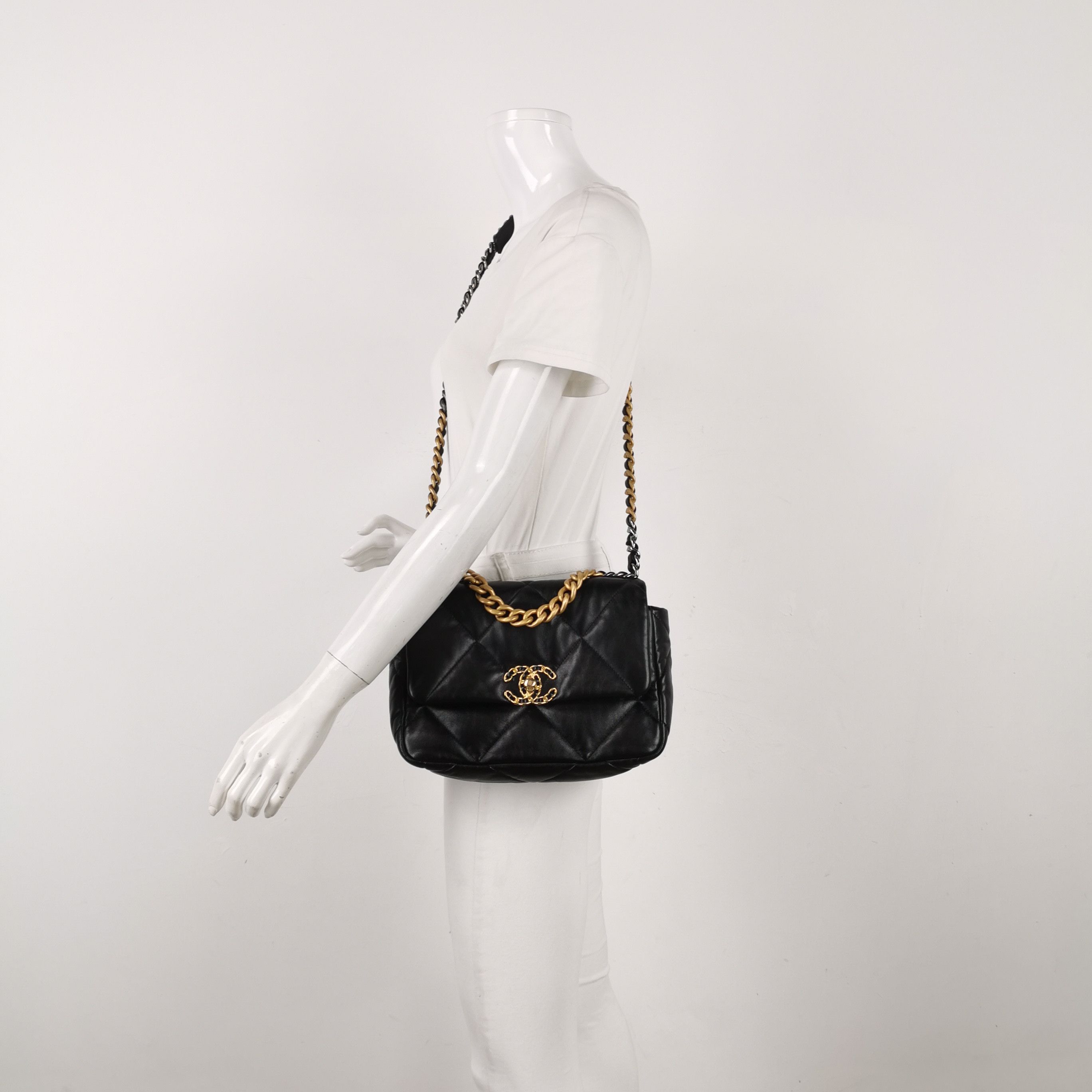 Chanel Chanel Women os Shoulder Bags Size ONE SIZE - 2 Thumbnail