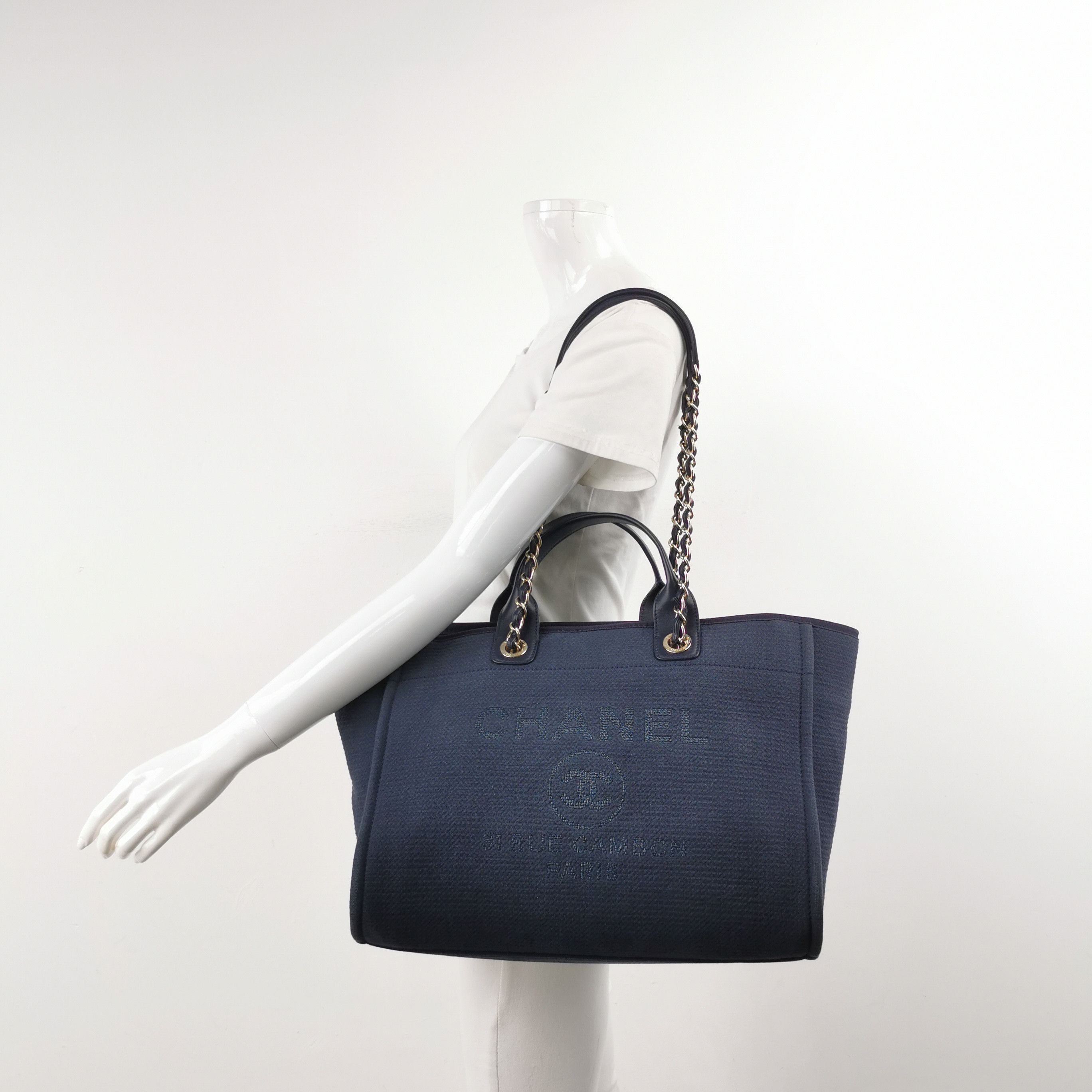 Chanel Chanel Women os Shoulder Bags Size ONE SIZE - 2 Thumbnail
