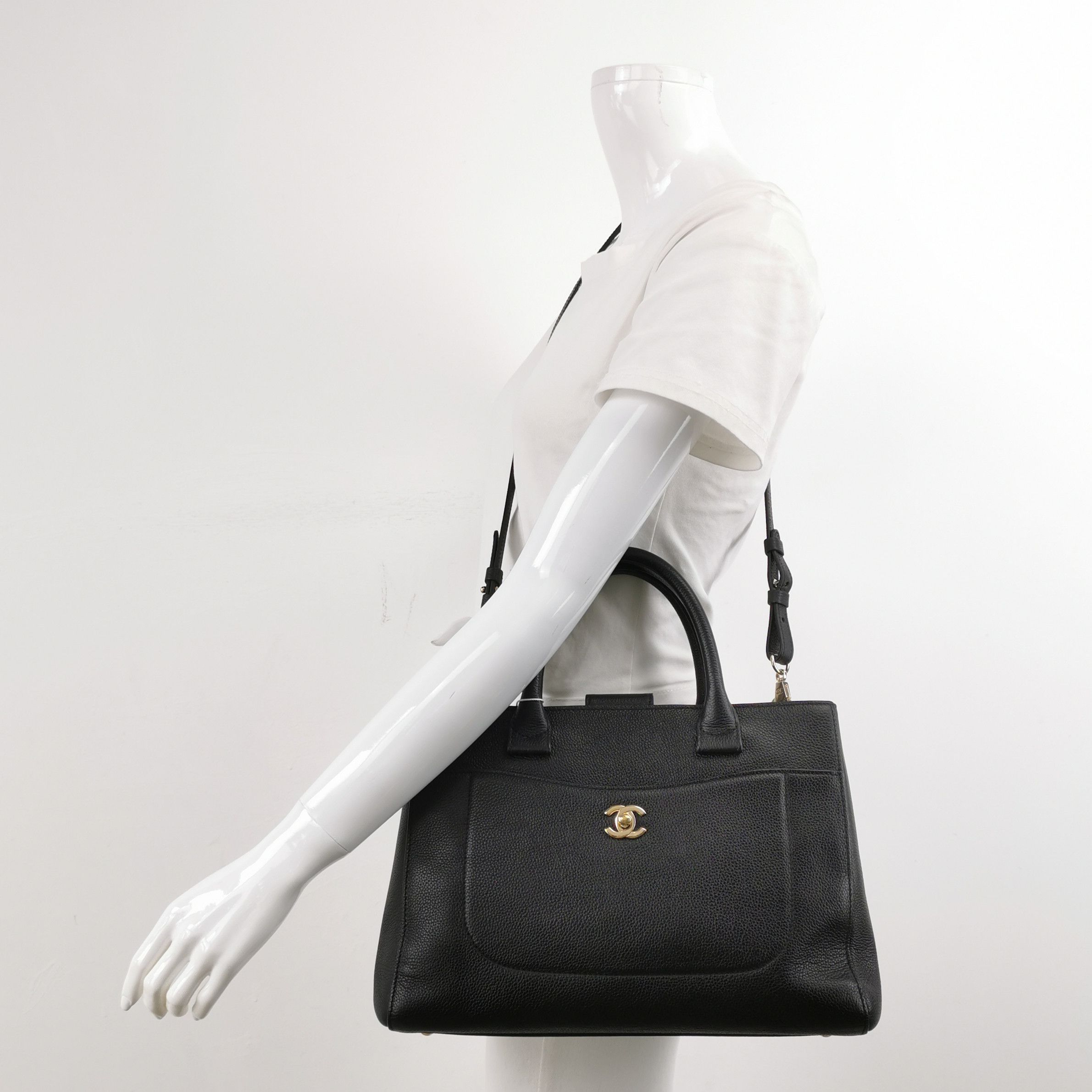 Chanel Chanel Women os Shoulder Bags Size ONE SIZE - 2 Thumbnail