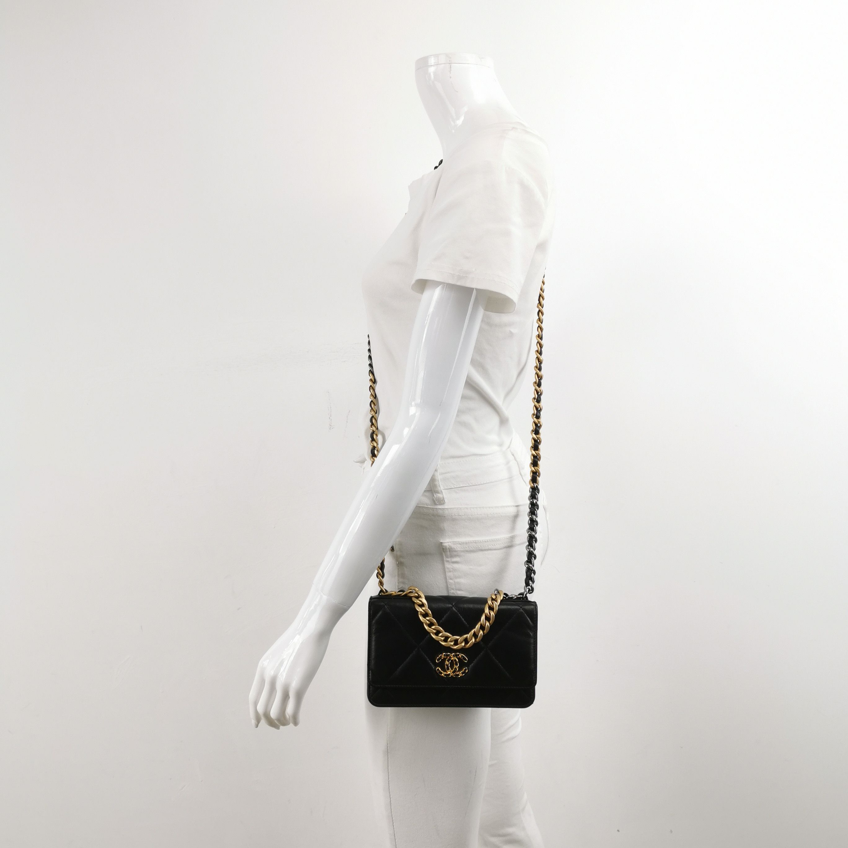 Chanel Chanel Women os Shoulder Bags Size ONE SIZE - 2 Thumbnail
