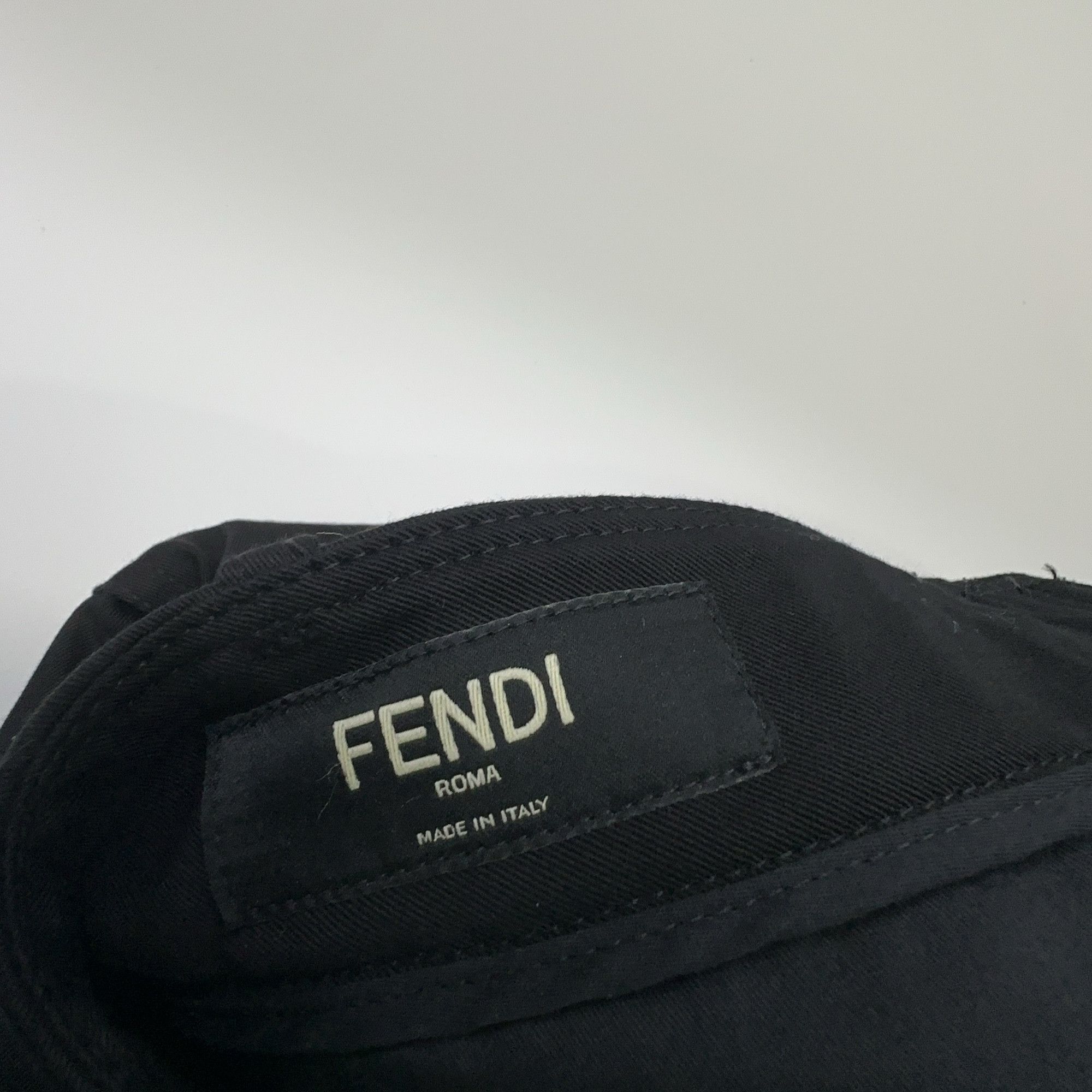 Fendi Fendi Logo Patch Casual Pants Size 30 Size US 30 / EU 46 - 5 Thumbnail