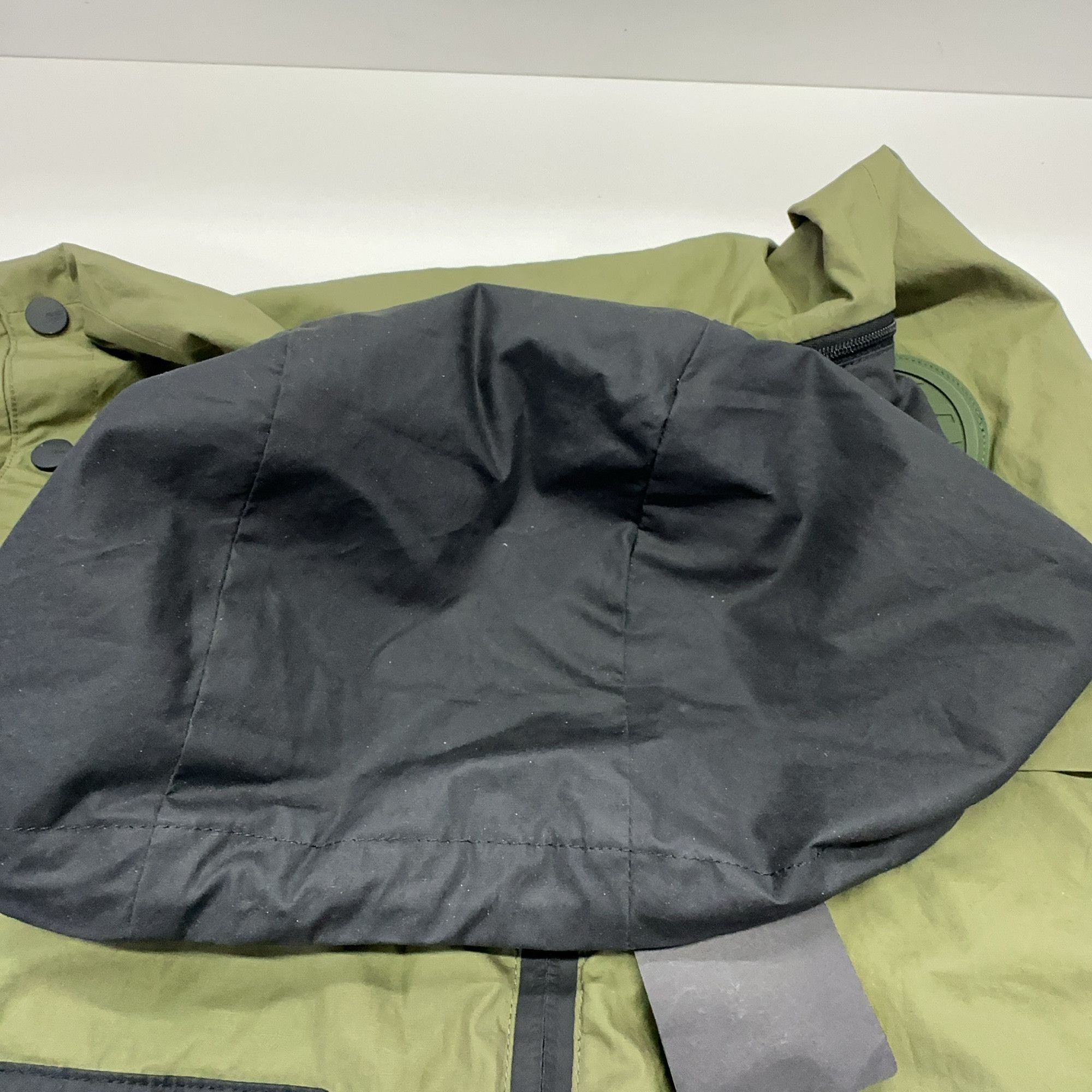 Fendi Fendi FW21 Reversible Logo Hooded Jacket Size S Size US S / EU 44-46 / 1 - 6 Thumbnail