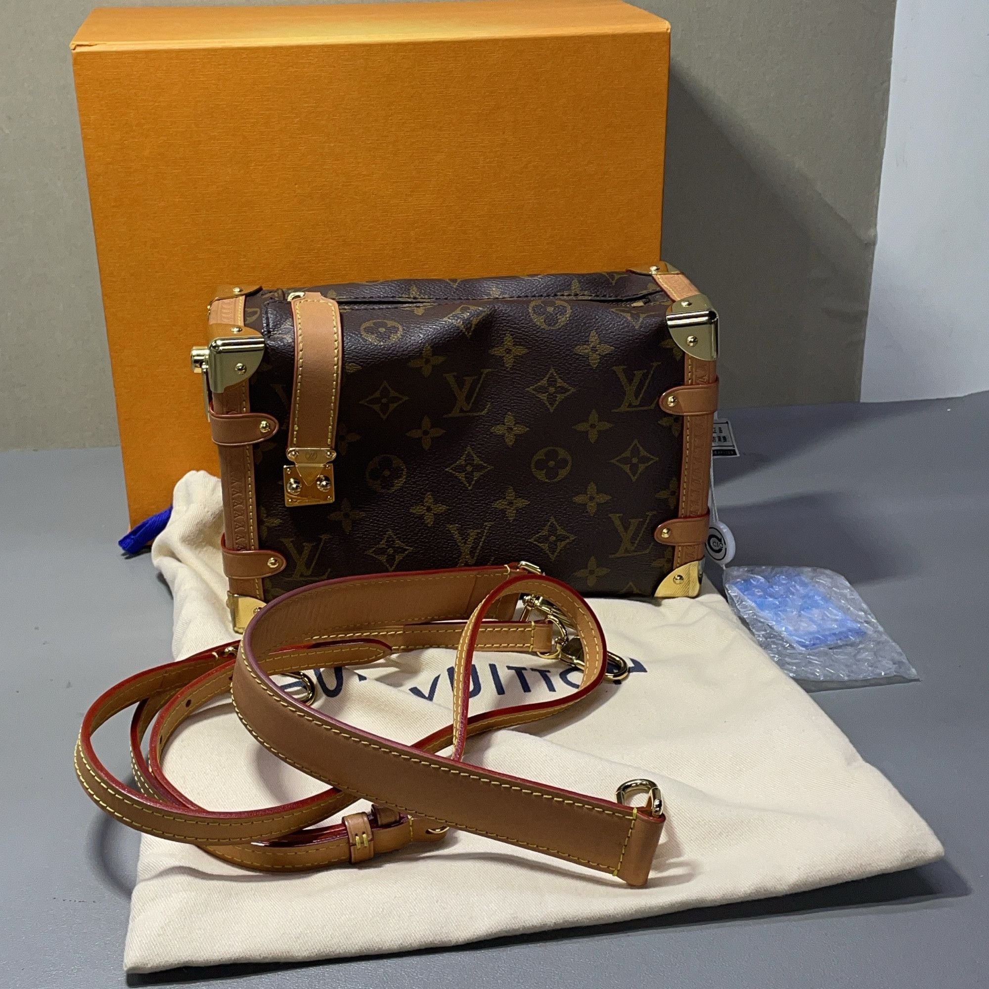 Louis Vuitton Louis Vuitton Monogram Side Trunk Bag ONE SIZE Size ONE SIZE - 17 Thumbnail