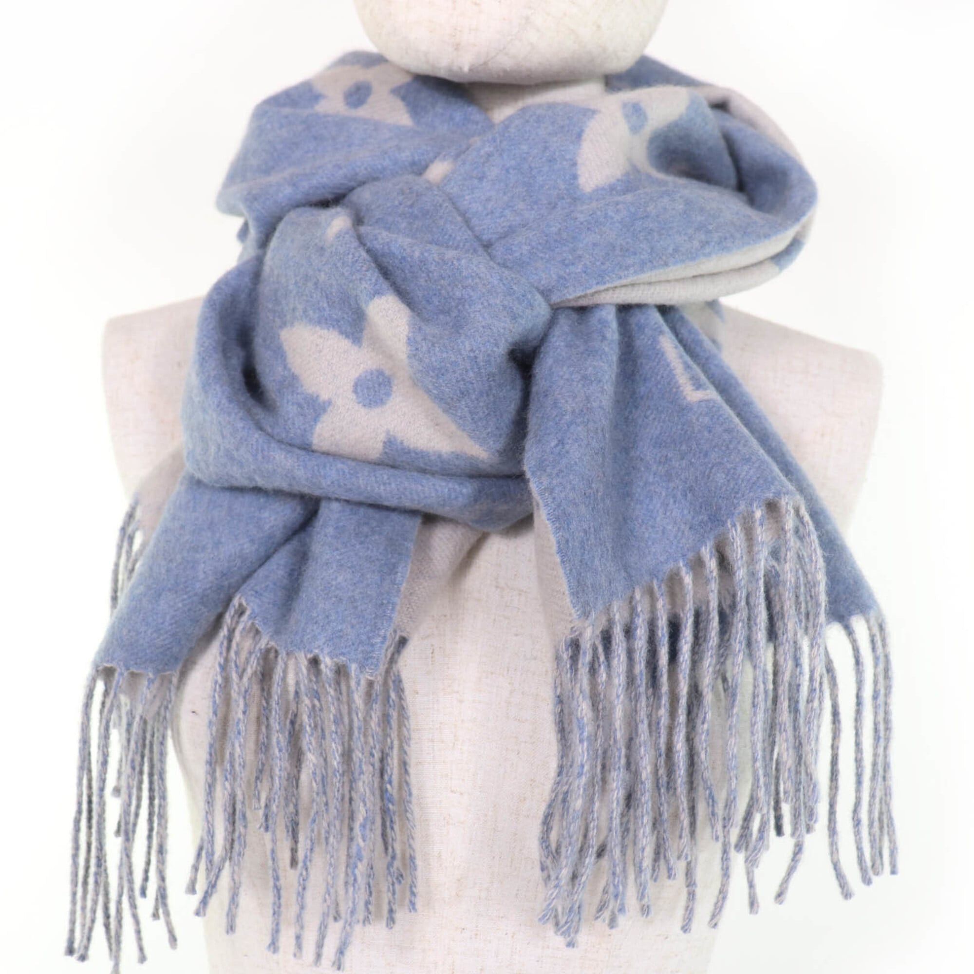 Louis Vuitton LOUIS VUITTON M75704 Echarpe Reykjavik 100% Cashmere Monogram Stole Scarf Light Blue Made in England Authentic Women's Size ONE SIZE - 3 Thumbnail