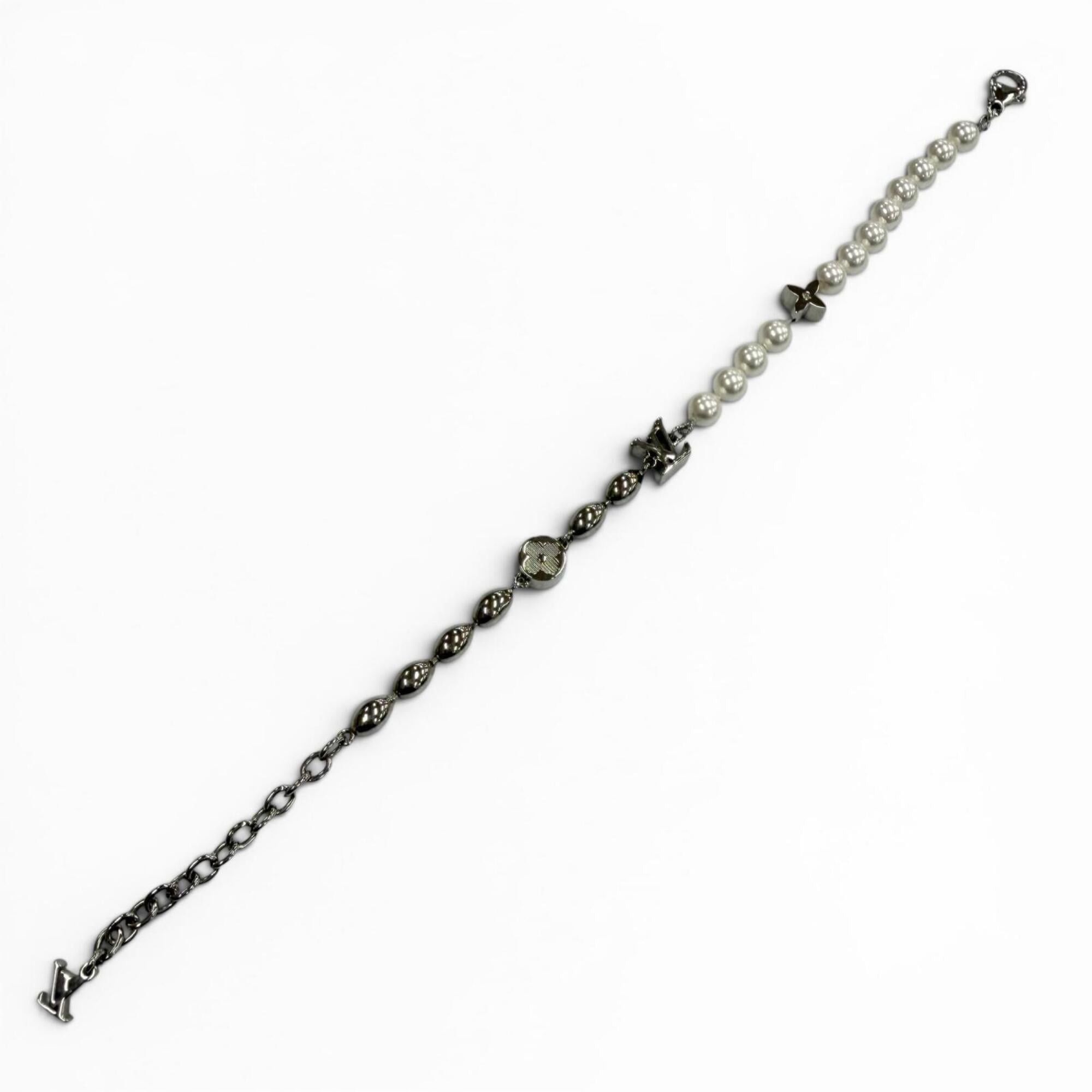 Louis Vuitton LOUIS VUITTON M1556A Pearl Fusion LV Logo Chain Bracelet, Silver/White, Men's/Women's Accessory Size ONE SIZE - 2 Thumbnail