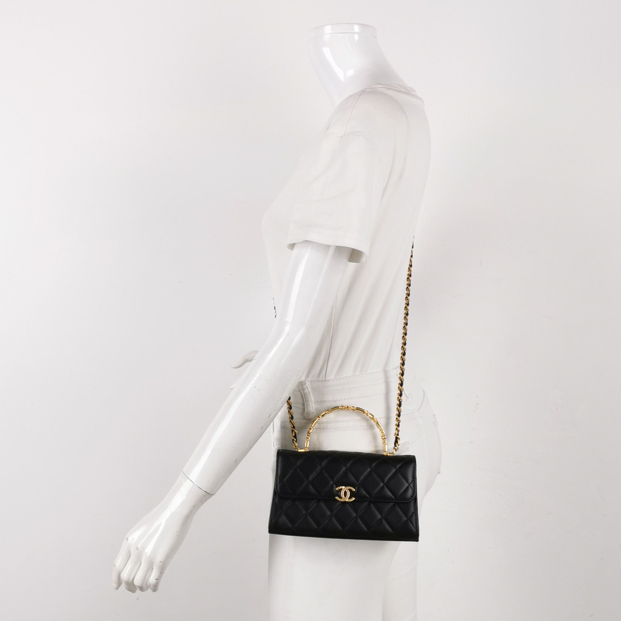 Chanel Chanel Women os Crossbody Bags Size ONE SIZE - 2 Thumbnail