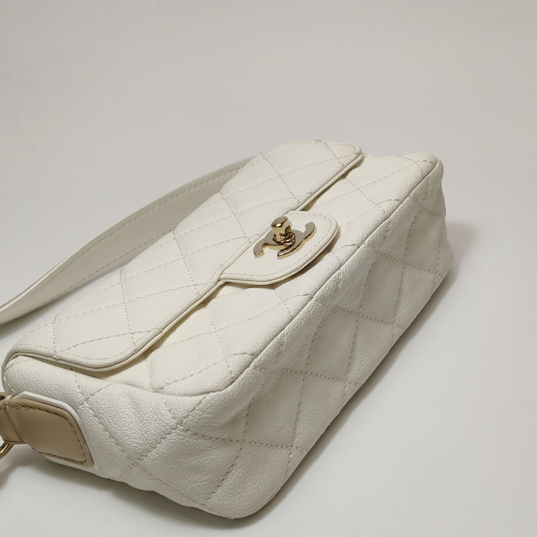 Chanel Chanel Women os Shoulder Bags Size ONE SIZE - 23 Thumbnail
