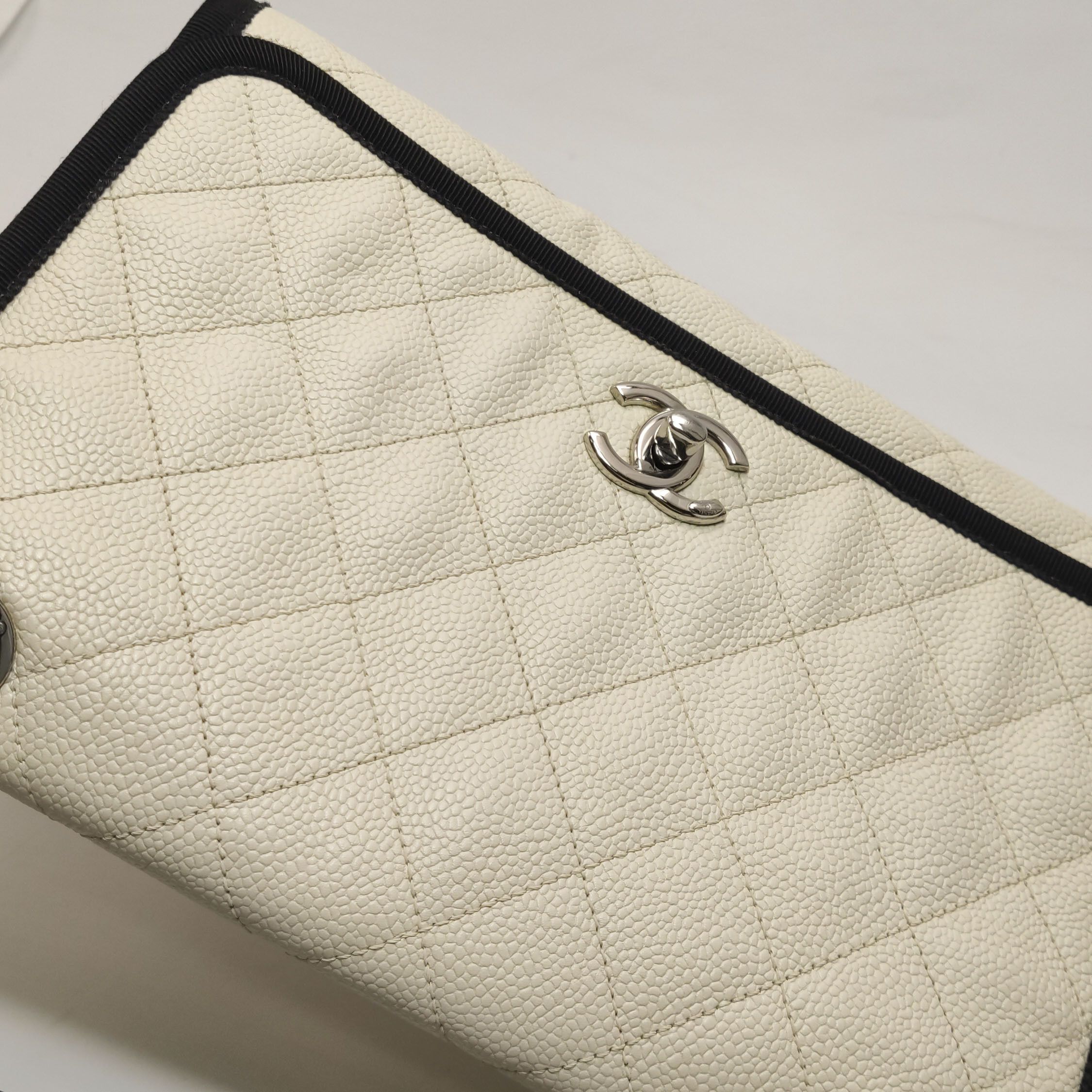 Chanel Chanel Women os Shoulder Bags Size ONE SIZE - 22 Thumbnail