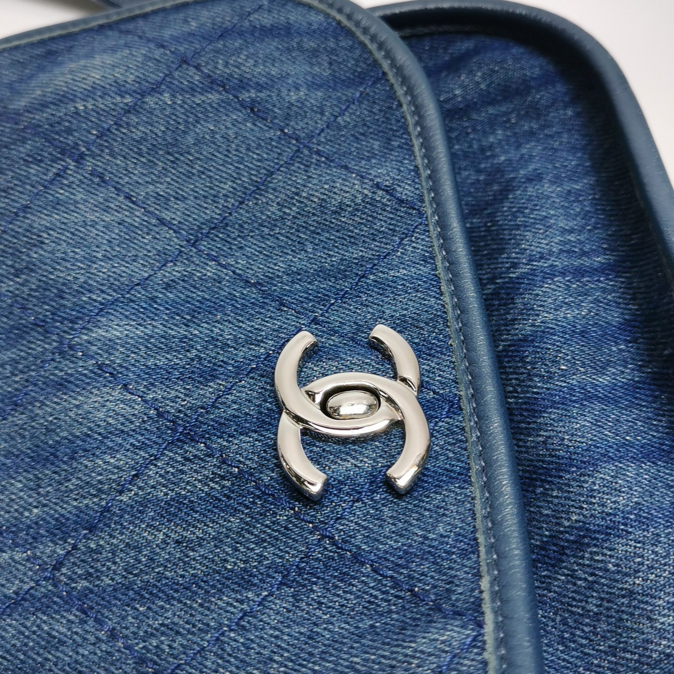 Chanel Chanel Women os Crossbody Bags Size ONE SIZE - 13 Thumbnail