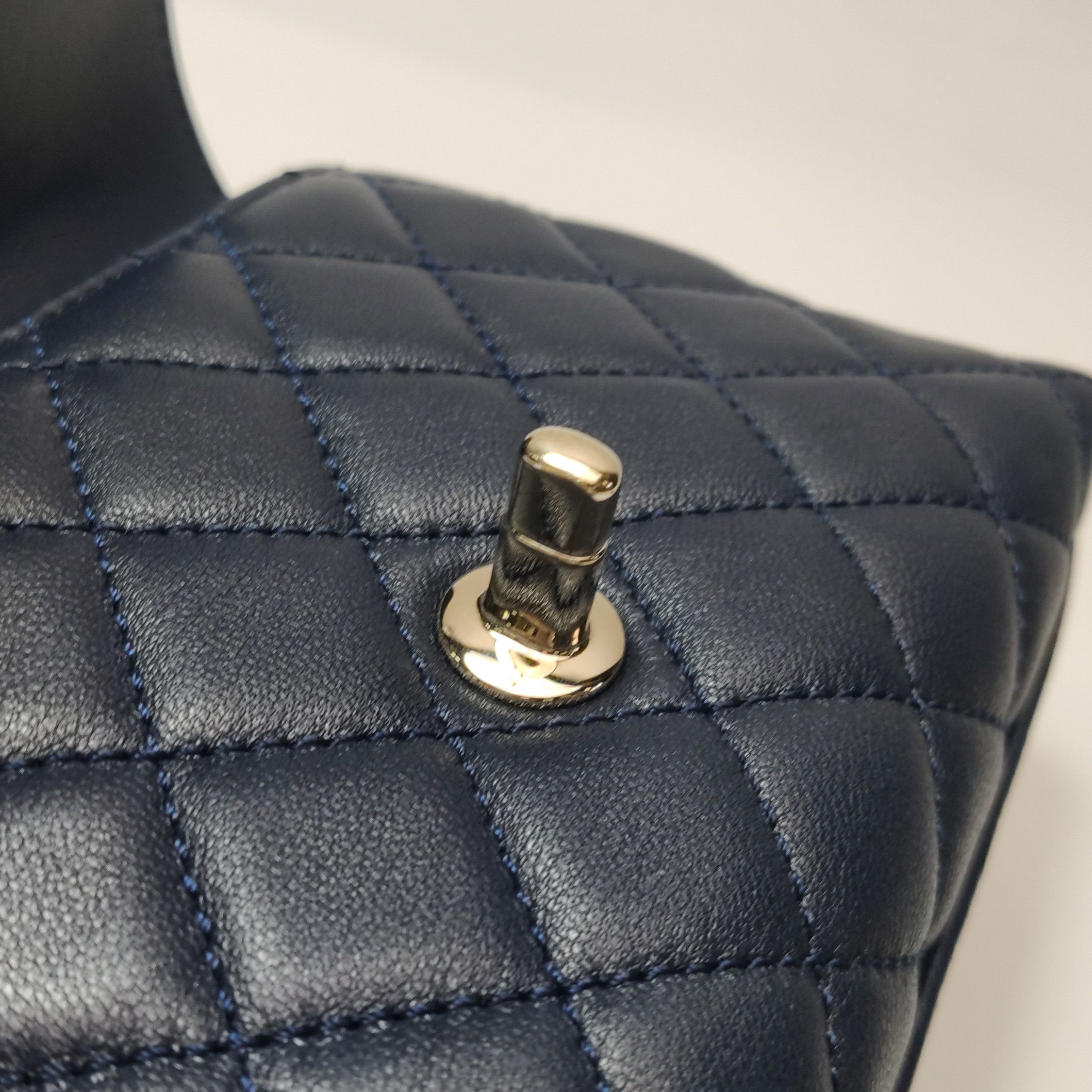 Chanel Chanel Women os Crossbody Bags Size ONE SIZE - 11 Thumbnail