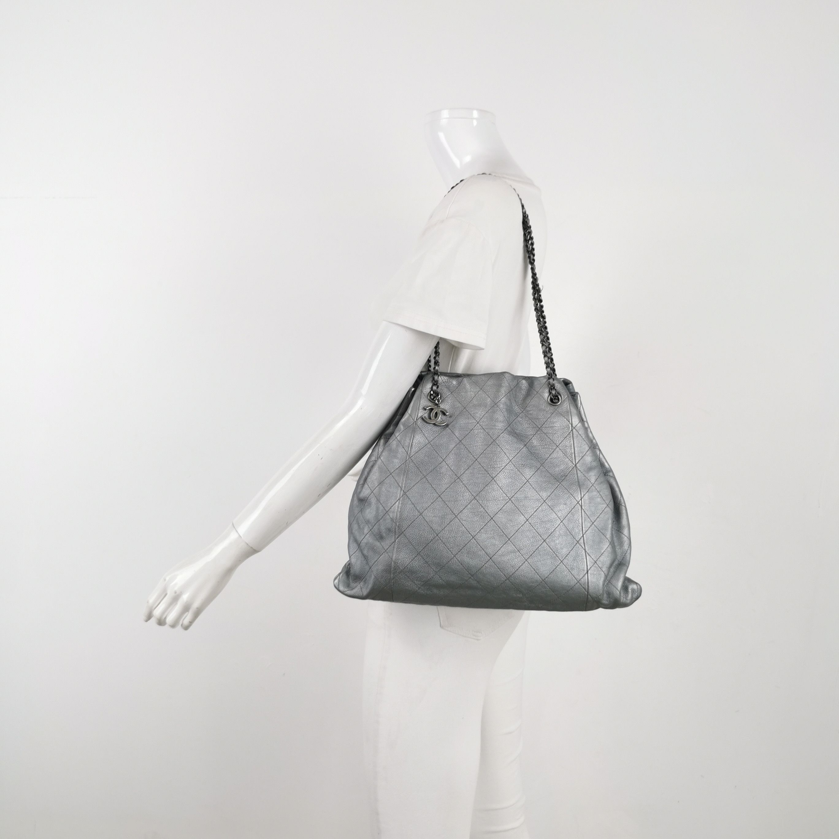 Chanel Chanel Women os Shoulder Bags Size ONE SIZE - 2 Thumbnail