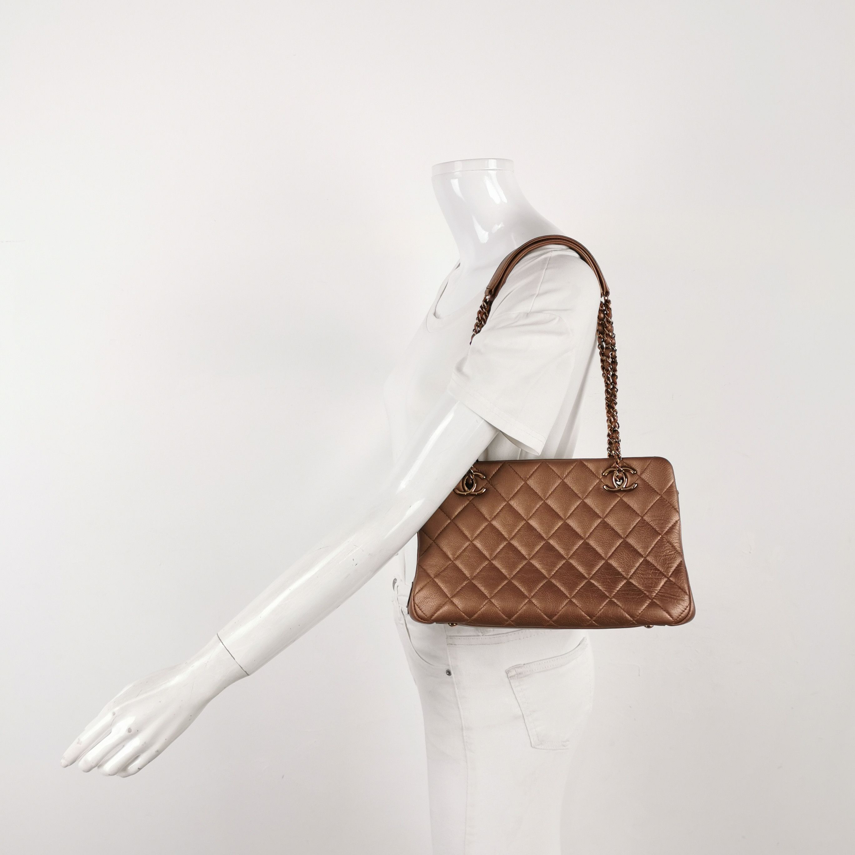 Chanel Chanel Women os Shoulder Bags Size ONE SIZE - 2 Thumbnail