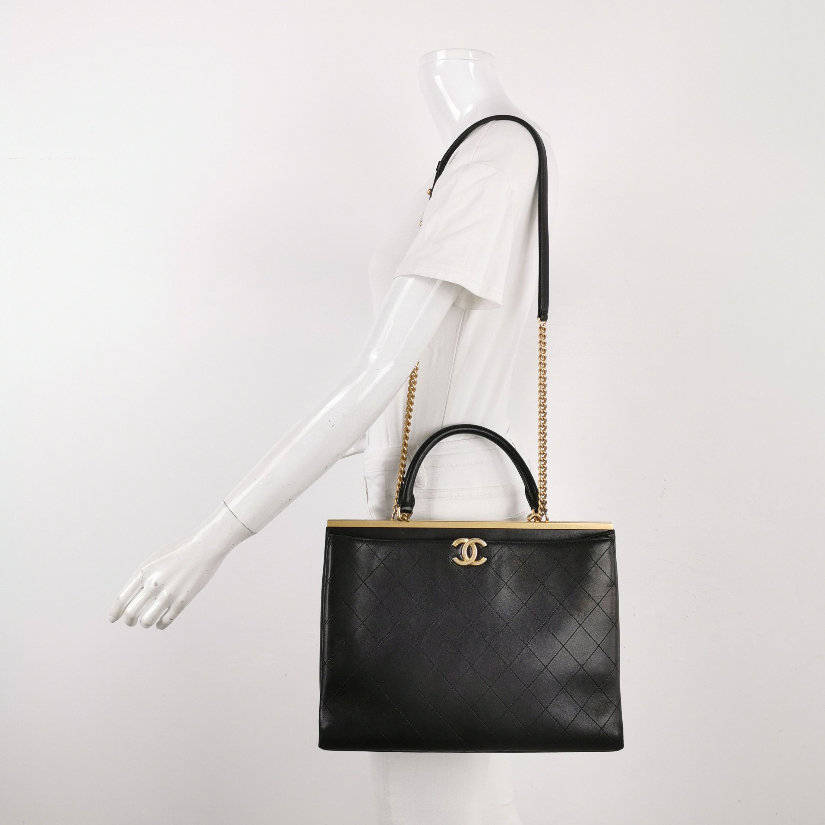 Chanel Chanel Women os Shoulder Bags Size ONE SIZE - 2 Thumbnail