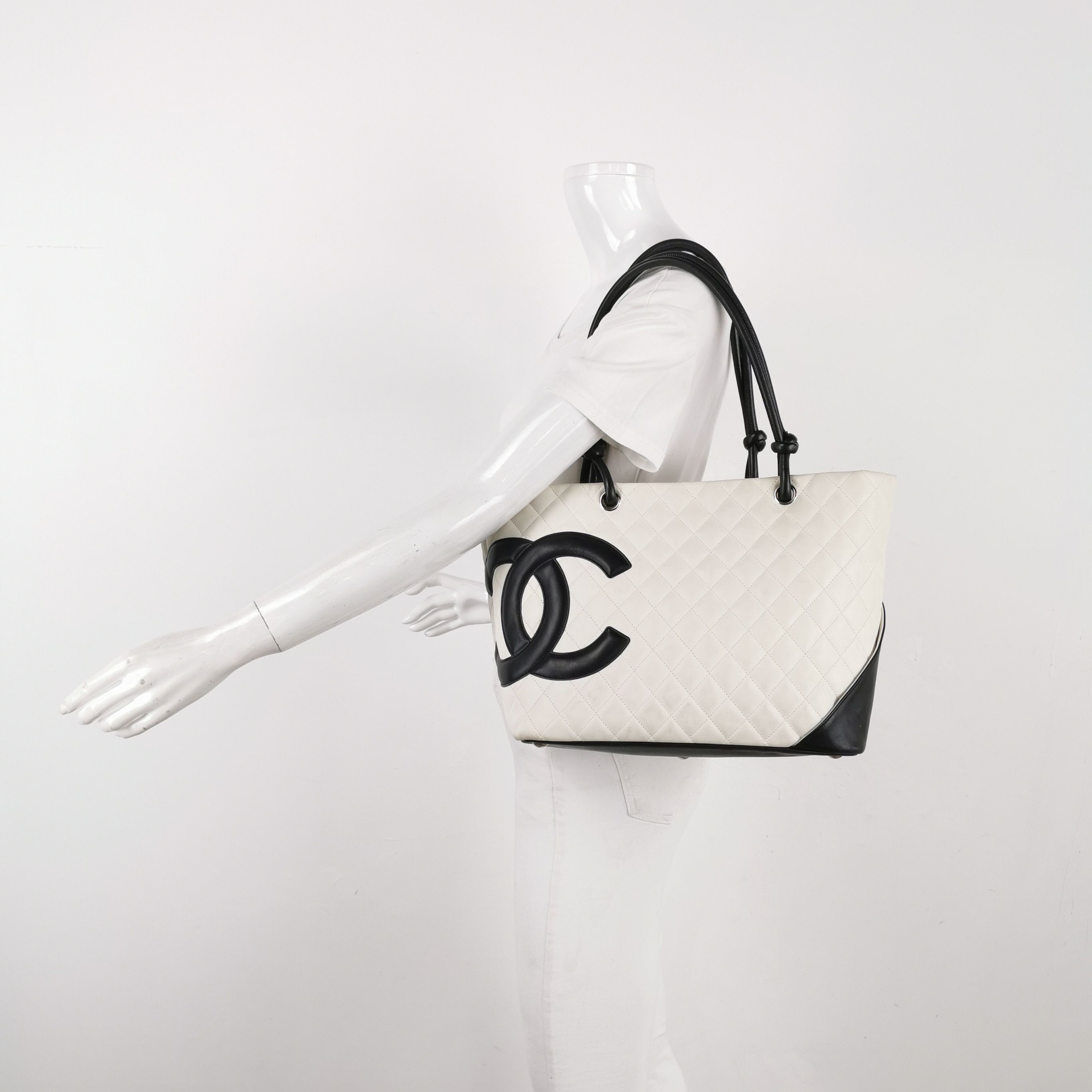 Chanel Chanel Women os Shoulder Bags Size ONE SIZE - 2 Thumbnail