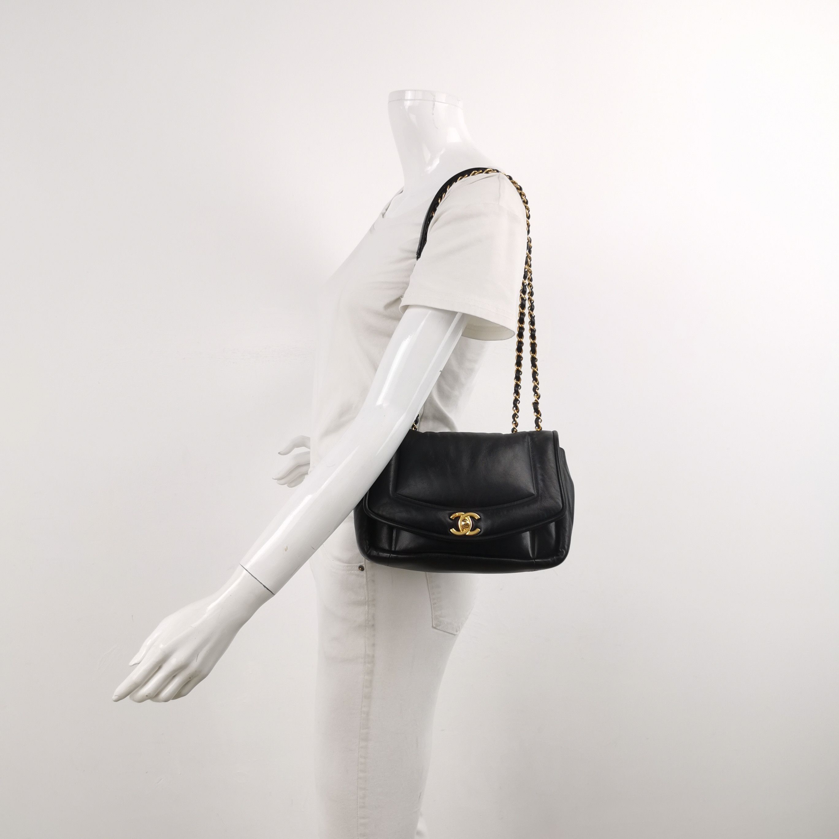 Chanel Chanel Women os Shoulder Bags Size ONE SIZE - 2 Thumbnail
