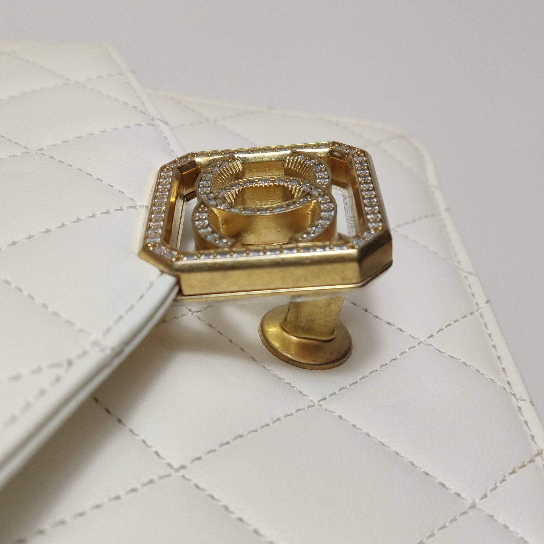 Chanel Chanel Women os Shoulder Bags Size ONE SIZE - 14 Thumbnail