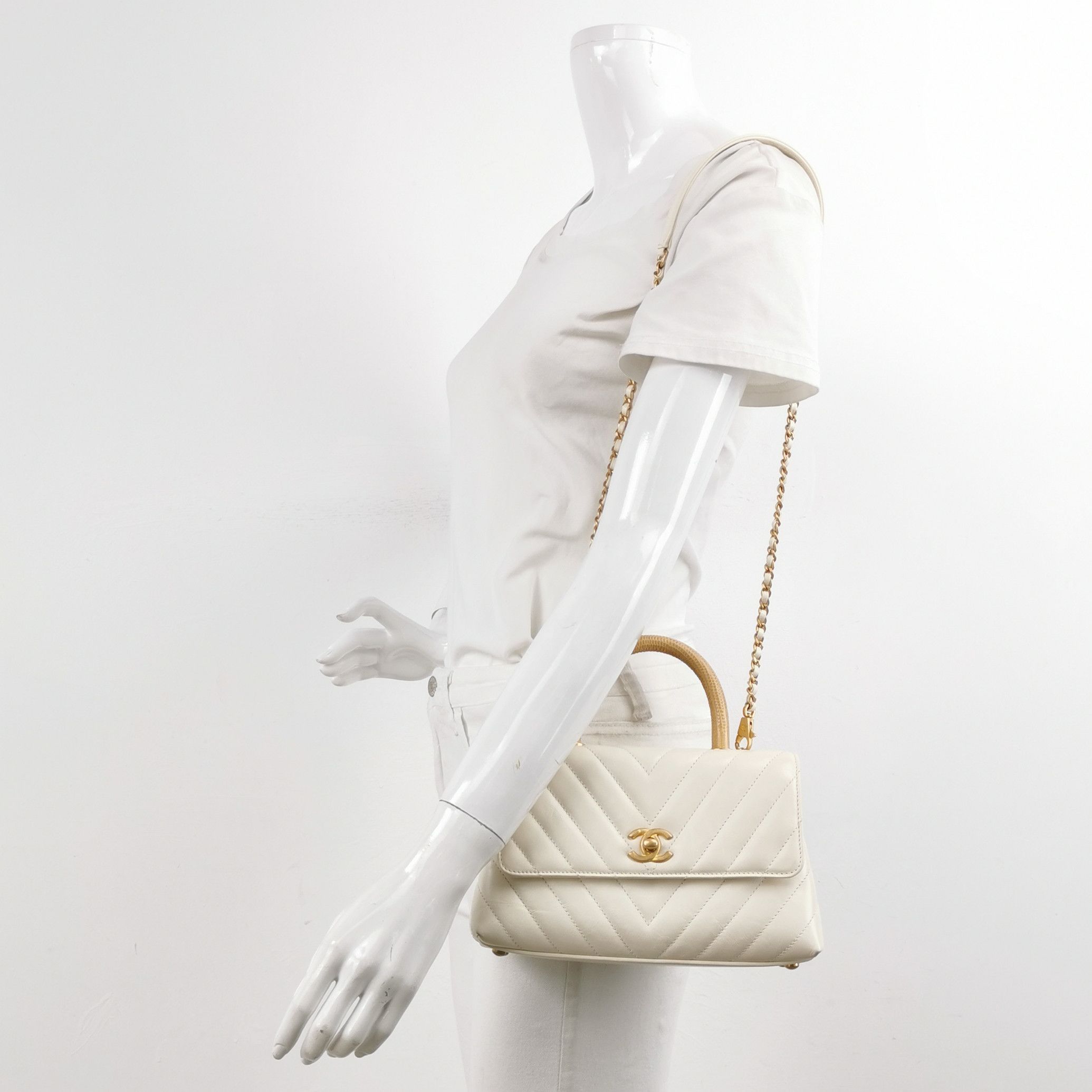 Chanel Chanel Women os Shoulder Bags Size ONE SIZE - 2 Thumbnail