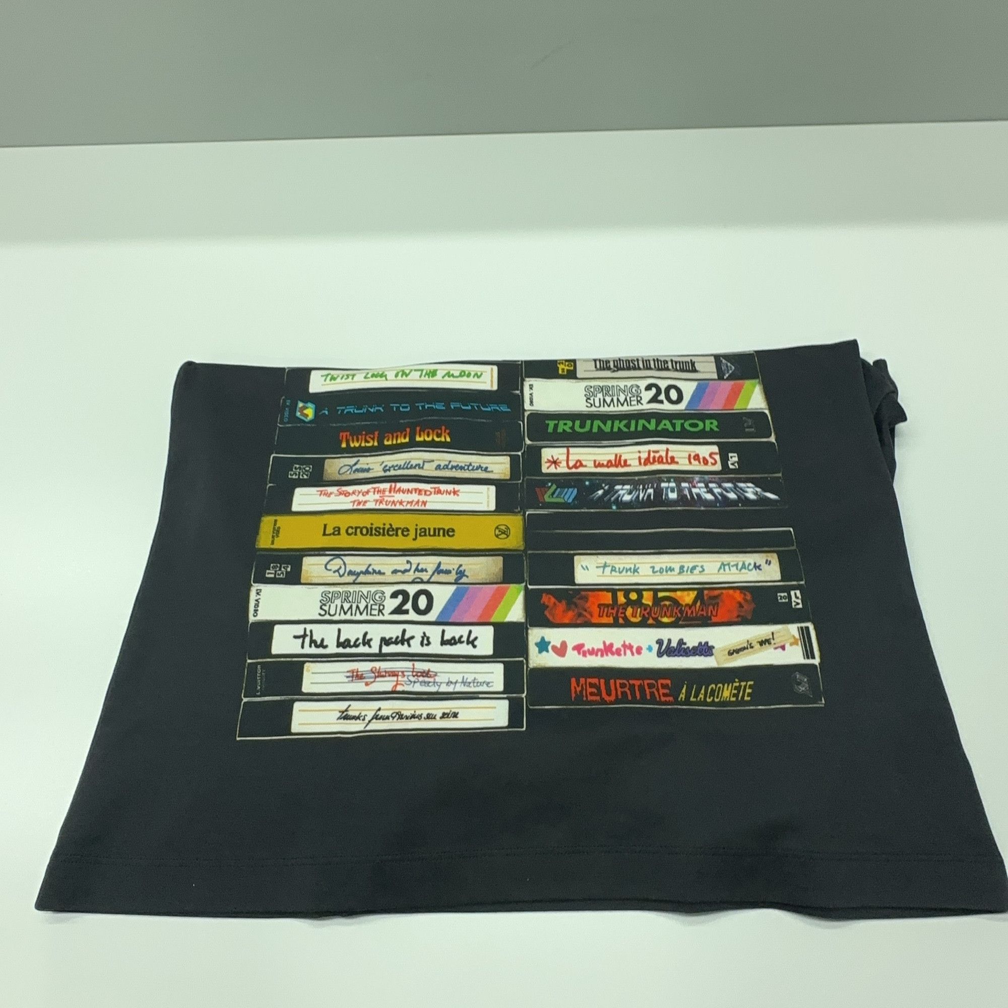 Louis Vuitton Louis Vuitton Cassette Print Graphic T-Shirt L Size L / US 10 / IT 46 - 11 Thumbnail