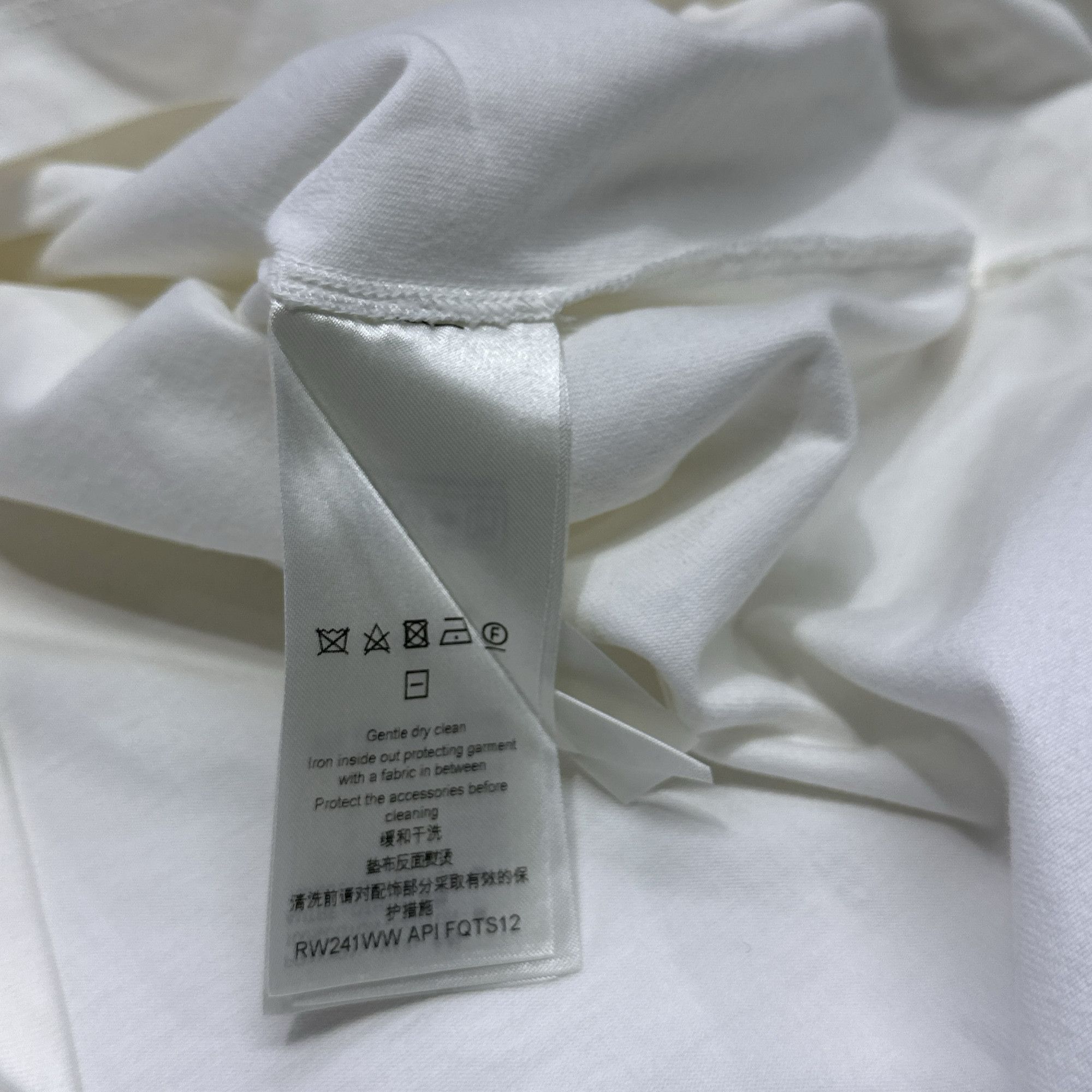 Louis Vuitton Louis Vuitton Monogram Sash T-Shirt Size M Size US M / EU 48-50 / 2 - 4 Thumbnail