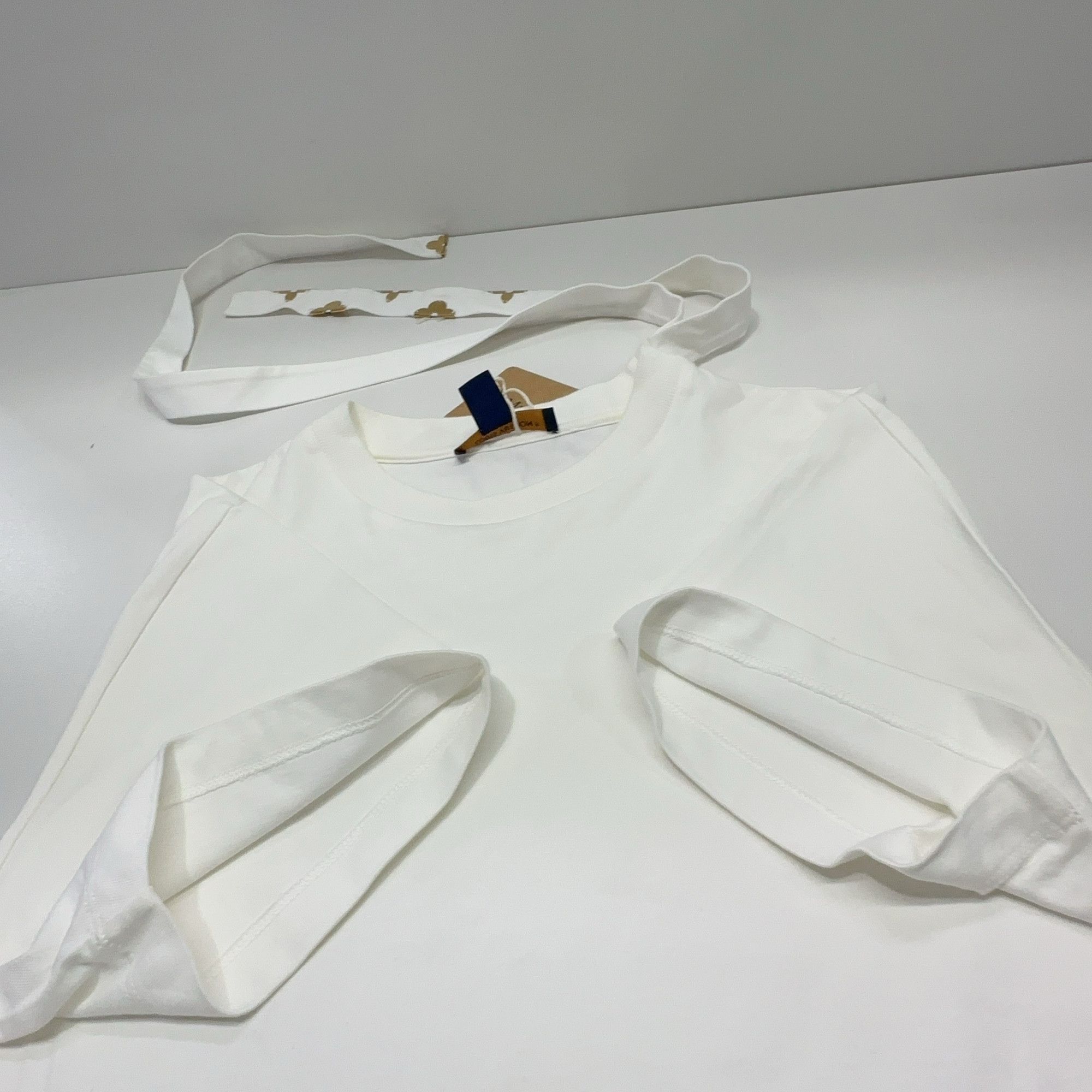 Louis Vuitton Louis Vuitton Monogram Sash T-Shirt Size M Size US M / EU 48-50 / 2 - 9 Thumbnail