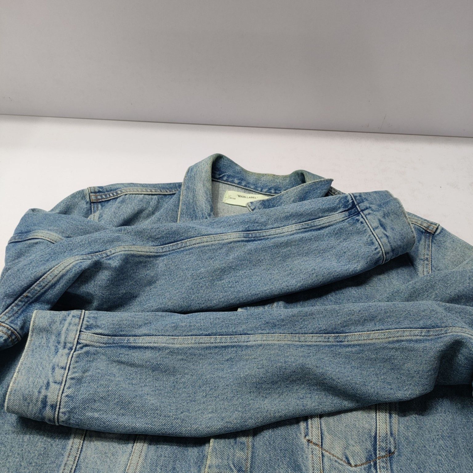 Off-White Off-White White Graphic Denim Jacket Size L Size US L / EU 52-54 / 3 - 12 Thumbnail