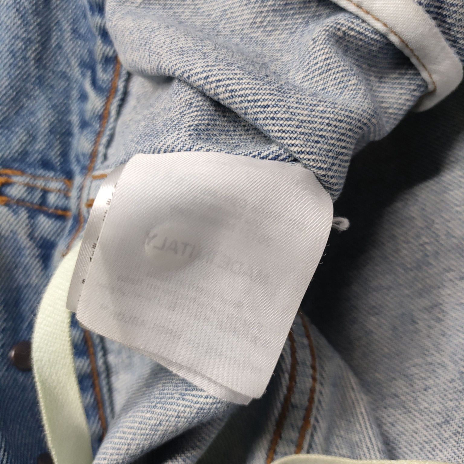 Off-White Off-White White Graphic Denim Jacket Size L Size US L / EU 52-54 / 3 - 6 Thumbnail