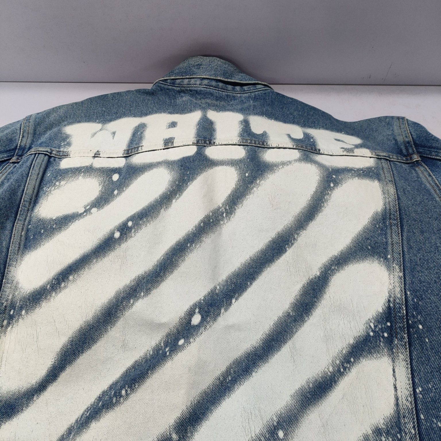 Off-White Off-White White Graphic Denim Jacket Size L Size US L / EU 52-54 / 3 - 7 Thumbnail
