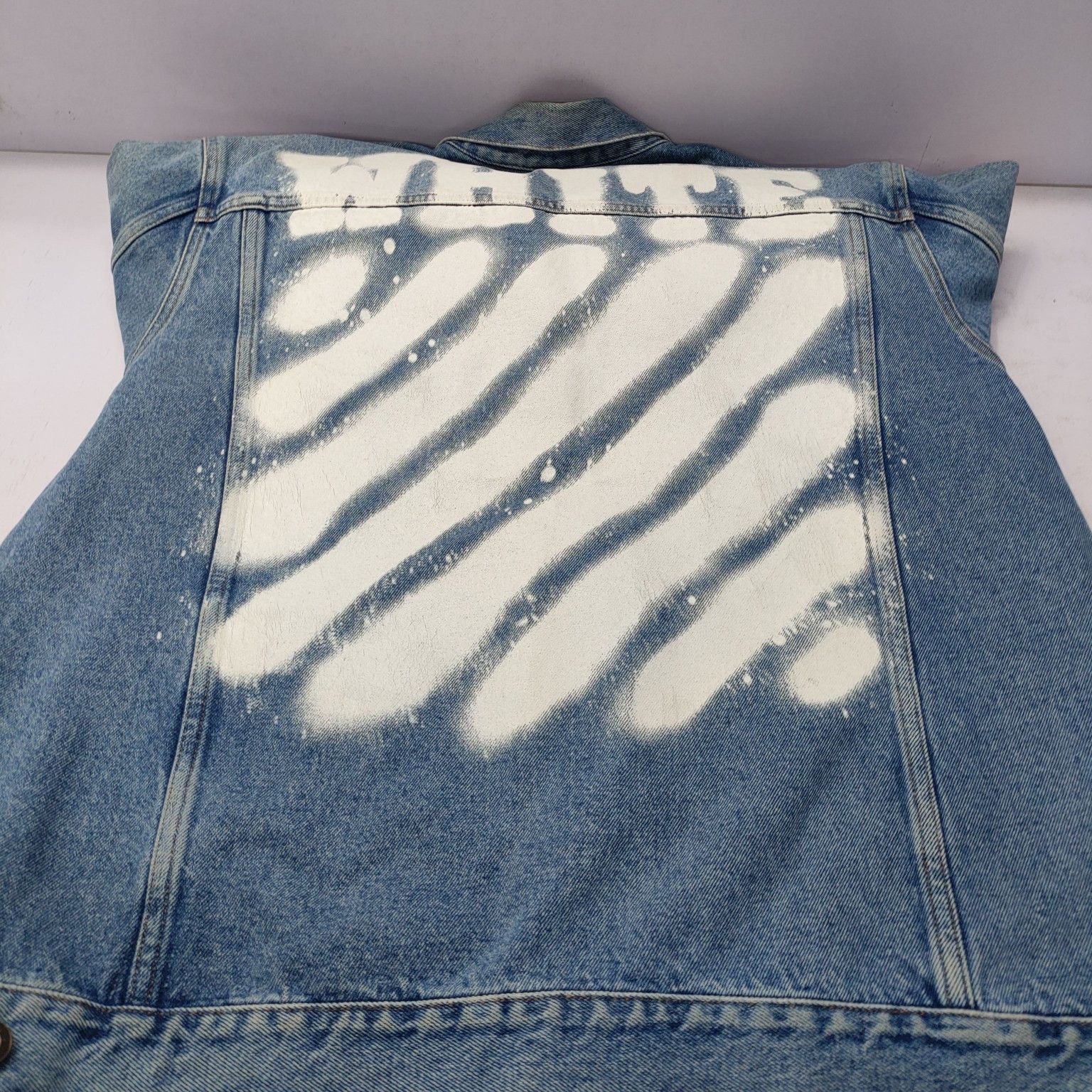 Off-White Off-White White Graphic Denim Jacket Size L Size US L / EU 52-54 / 3 - 16 Thumbnail