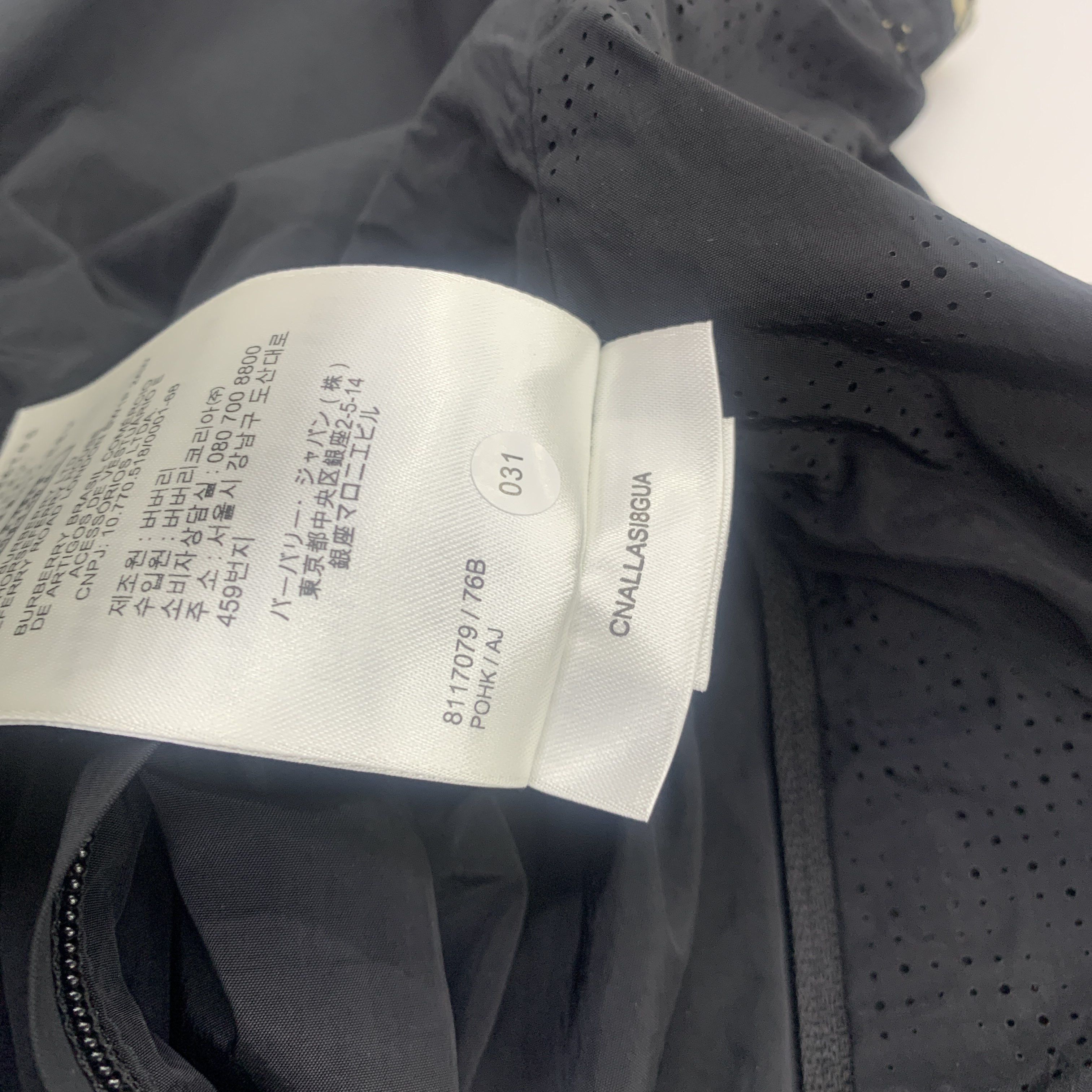 Burberry Burberry Check Trim Vest Black Size L Size US L / EU 52-54 / 3 - 4 Thumbnail