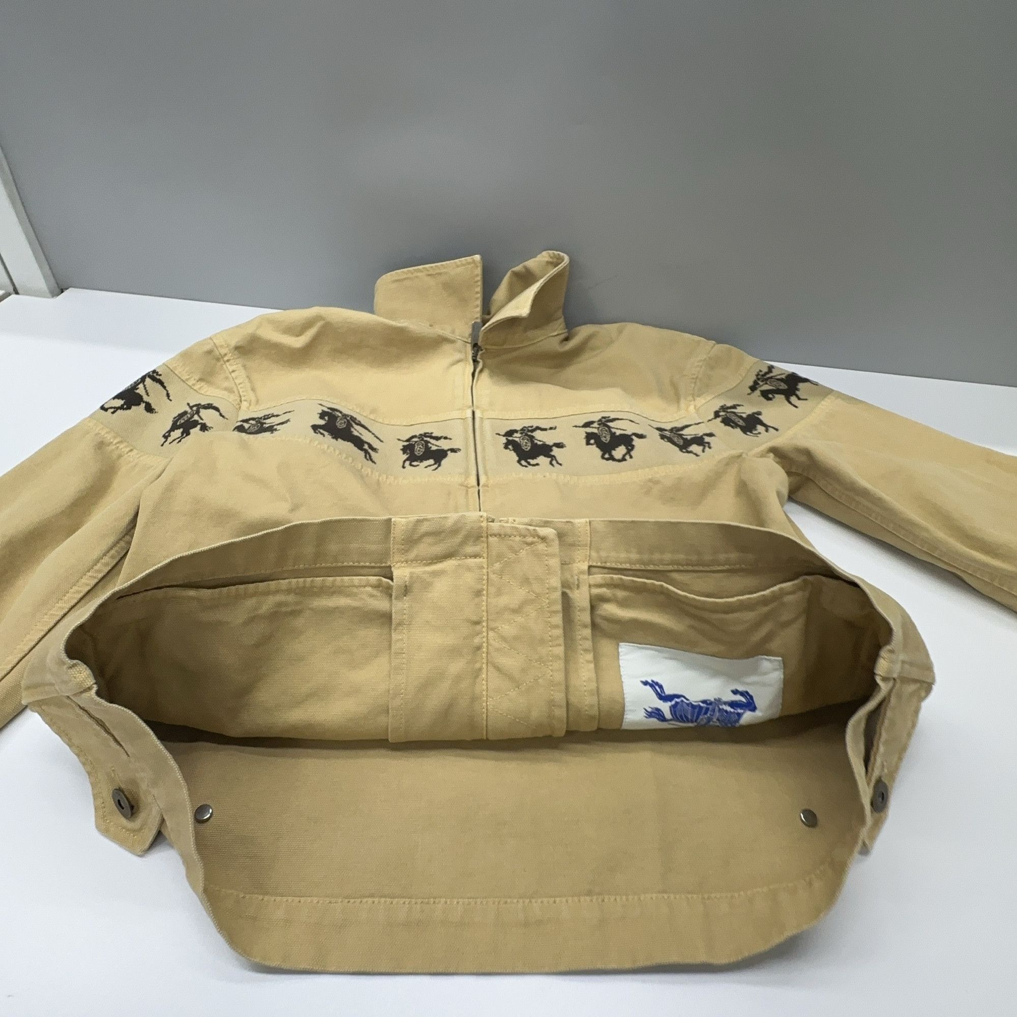 Burberry Burberry Equestrian Knight Print Zip Jacket Size 48 Size US M / EU 48-50 / 2 - 15 Thumbnail