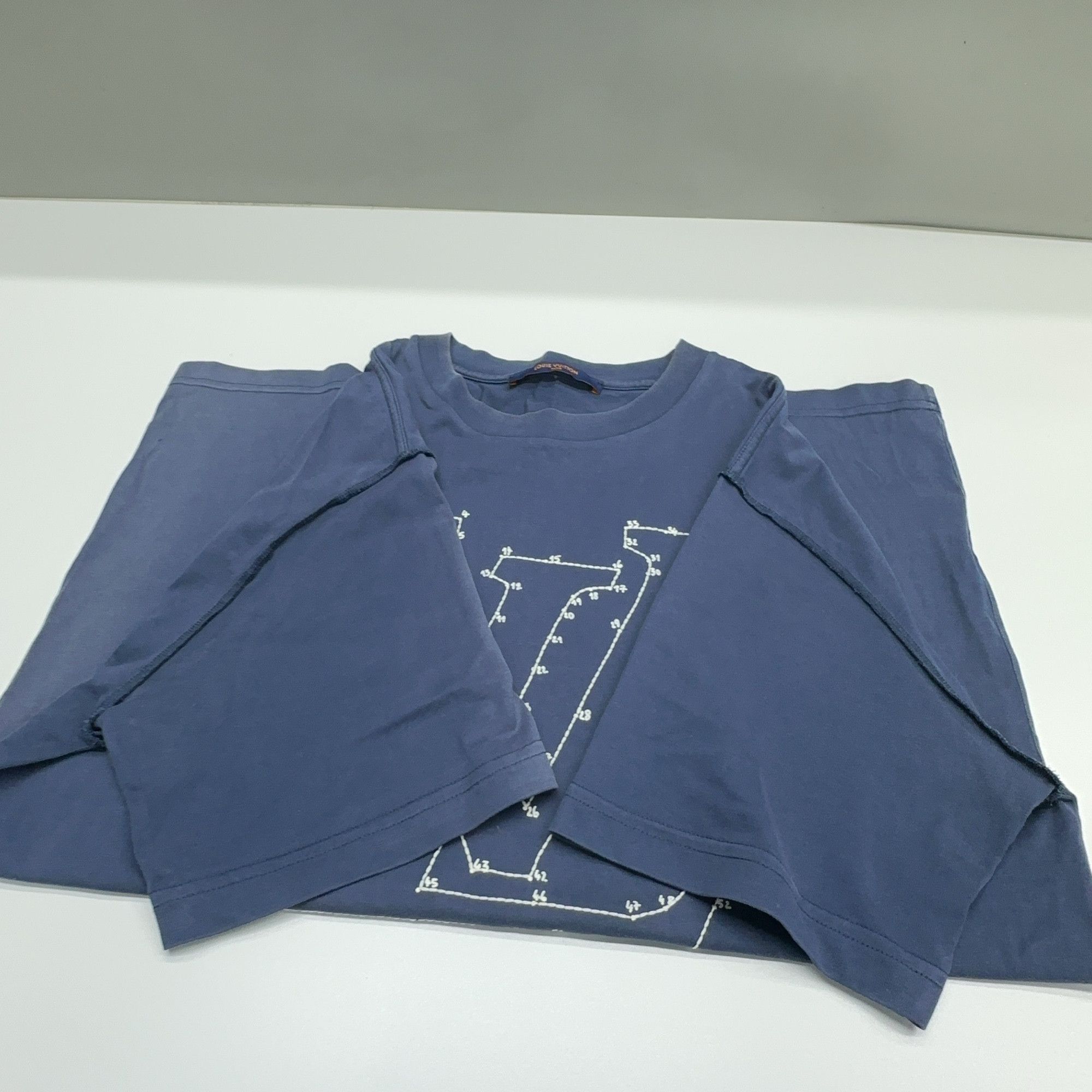 Louis Vuitton Louis Vuitton Dot Logo T-Shirt Size M Size US M / EU 48-50 / 2 - 7 Thumbnail