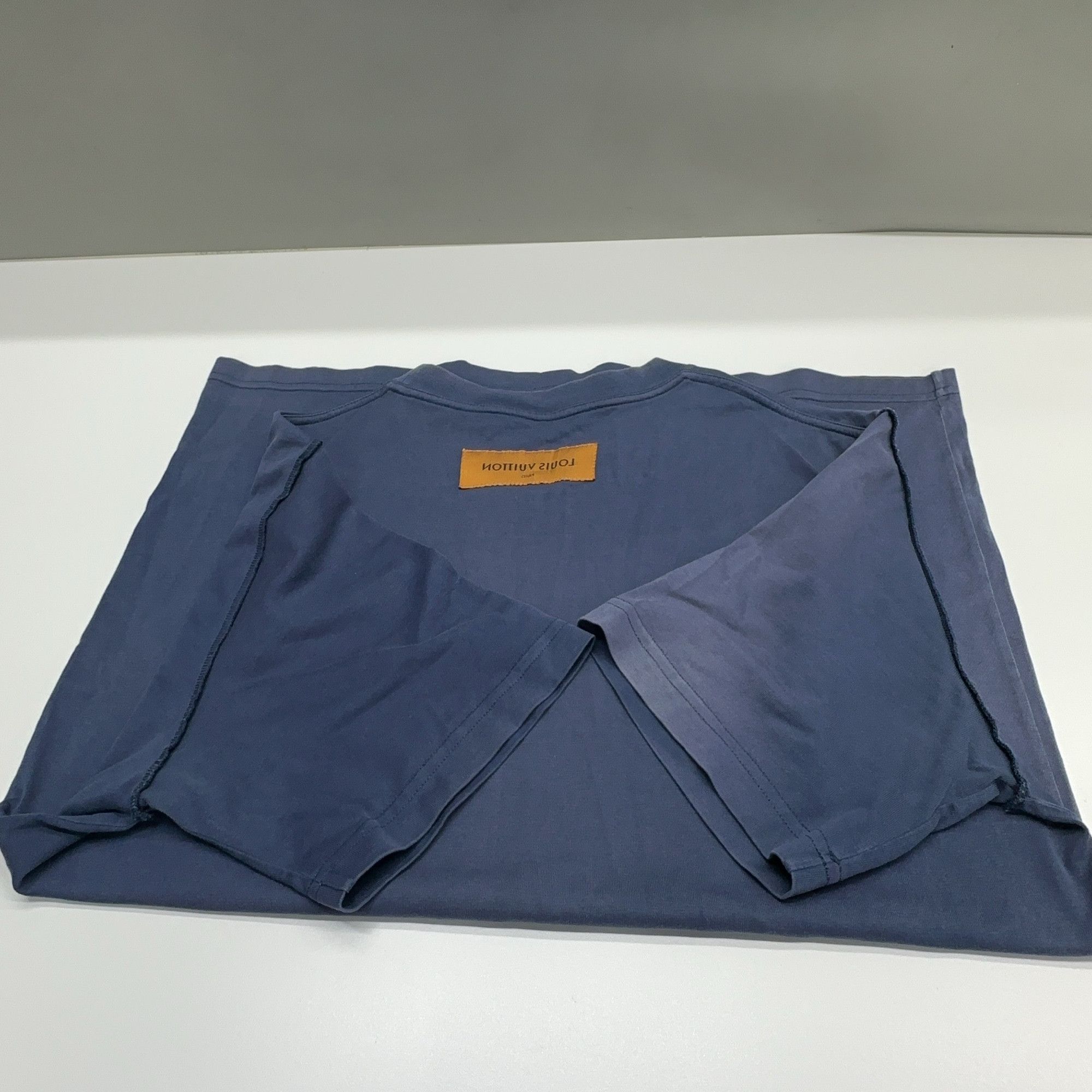 Louis Vuitton Louis Vuitton Dot Logo T-Shirt Size M Size US M / EU 48-50 / 2 - 12 Thumbnail