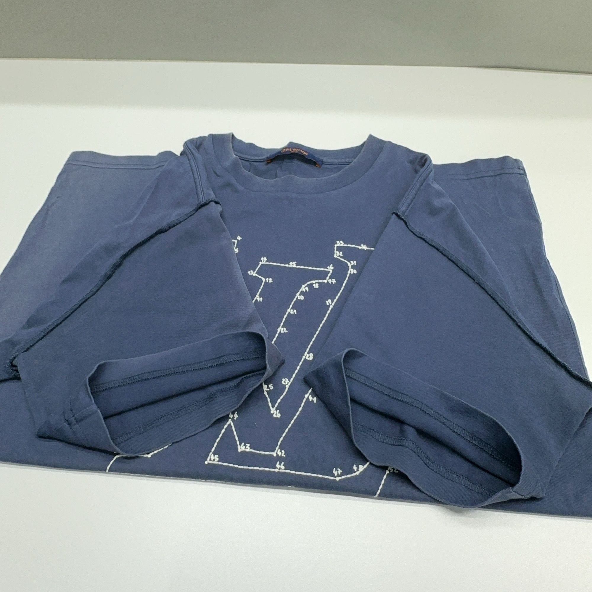 Louis Vuitton Louis Vuitton Dot Logo T-Shirt Size M Size US M / EU 48-50 / 2 - 8 Thumbnail